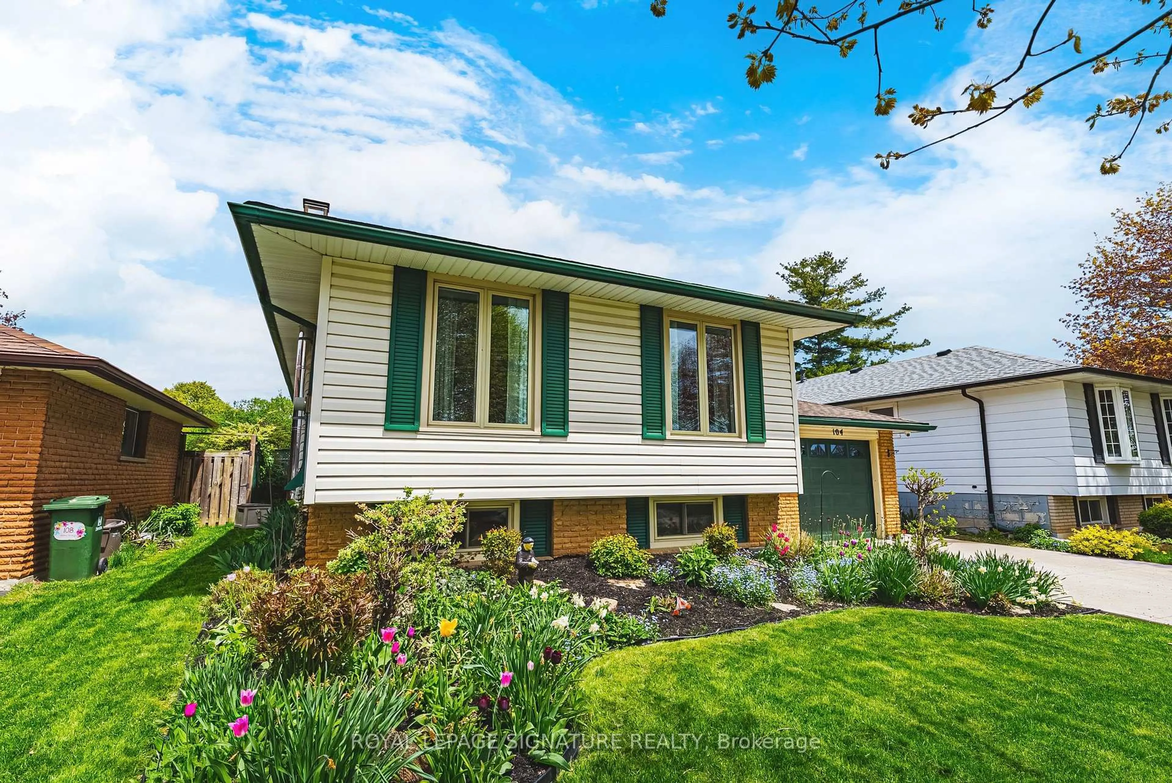 Home with vinyl exterior material, street for 104 Gardiner Dr, Hamilton Ontario L9C 5W8