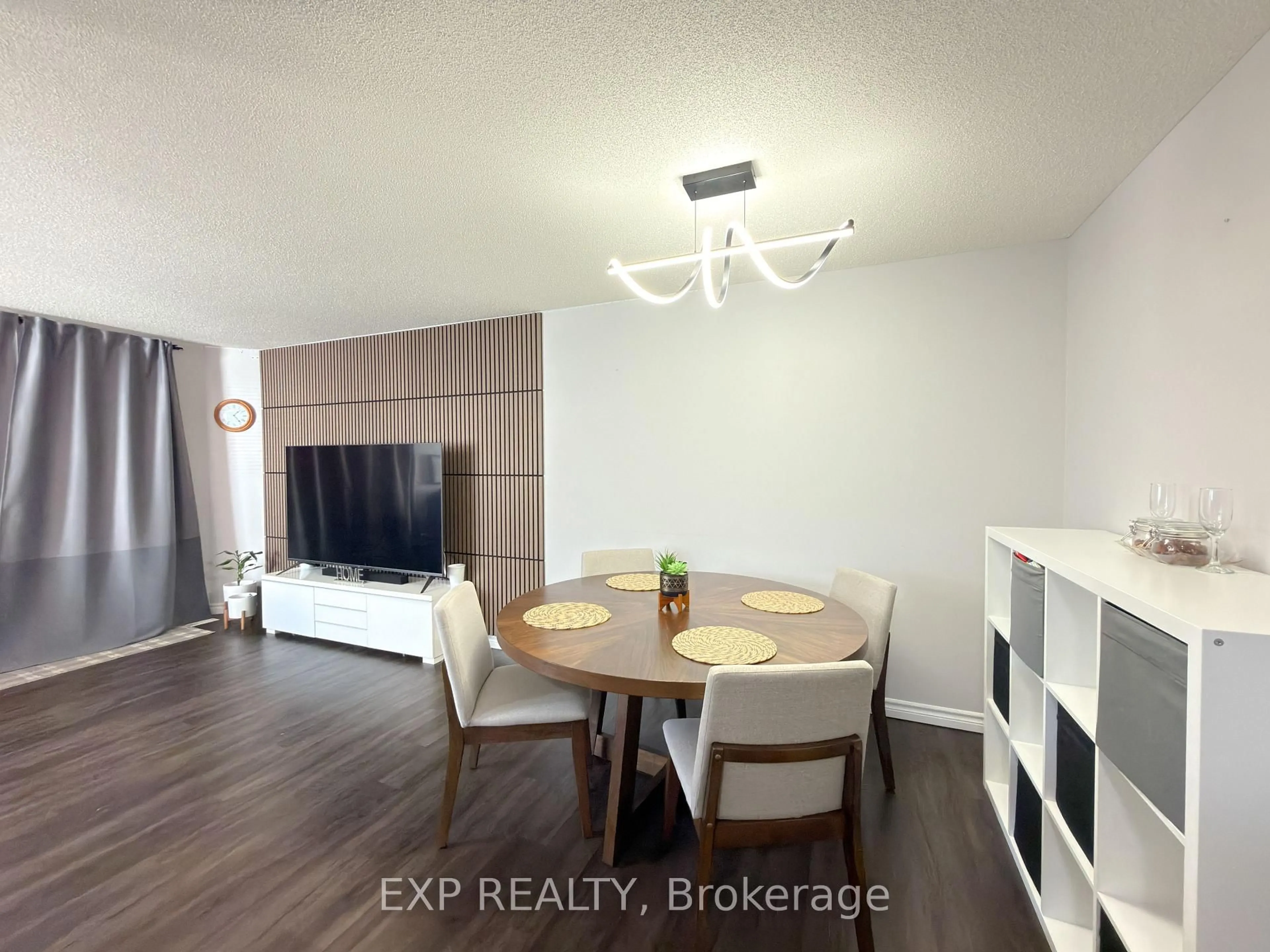 A pic of a room for 1360 Aspenridge Cres, London East Ontario N5Y 5P1