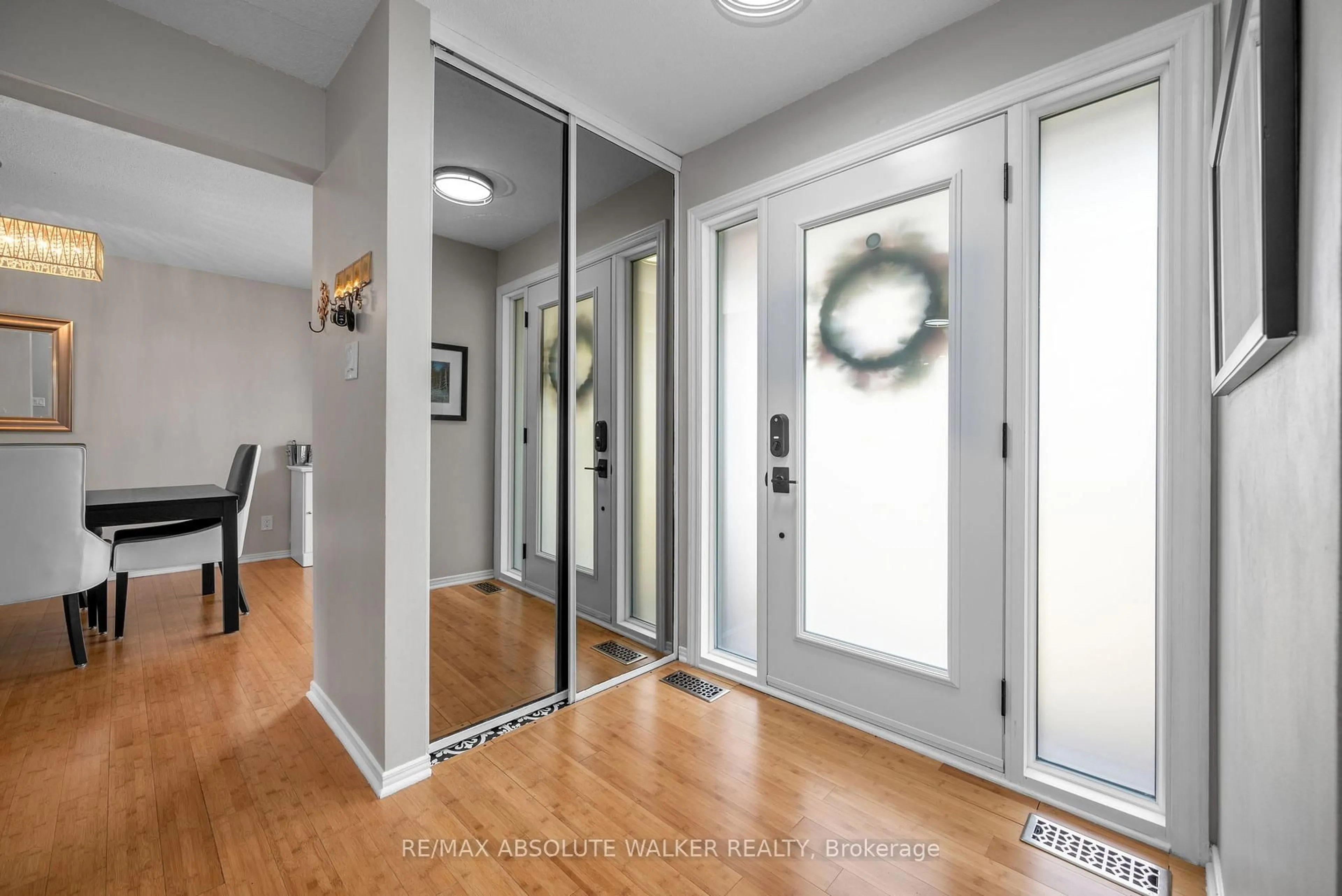 Indoor entryway for 108 Plover Lane, Ottawa Ontario K2B 8M2