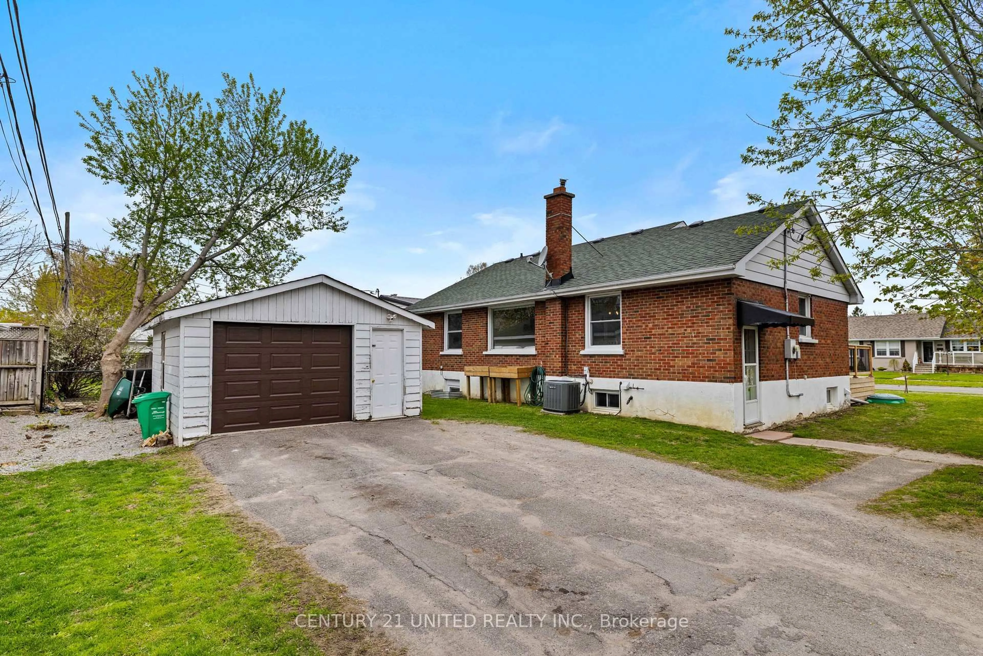 A pic from outside/outdoor area/front of a property/back of a property/a pic from drone, street for 605 Harold Dr, Peterborough Ontario K9J 3X9