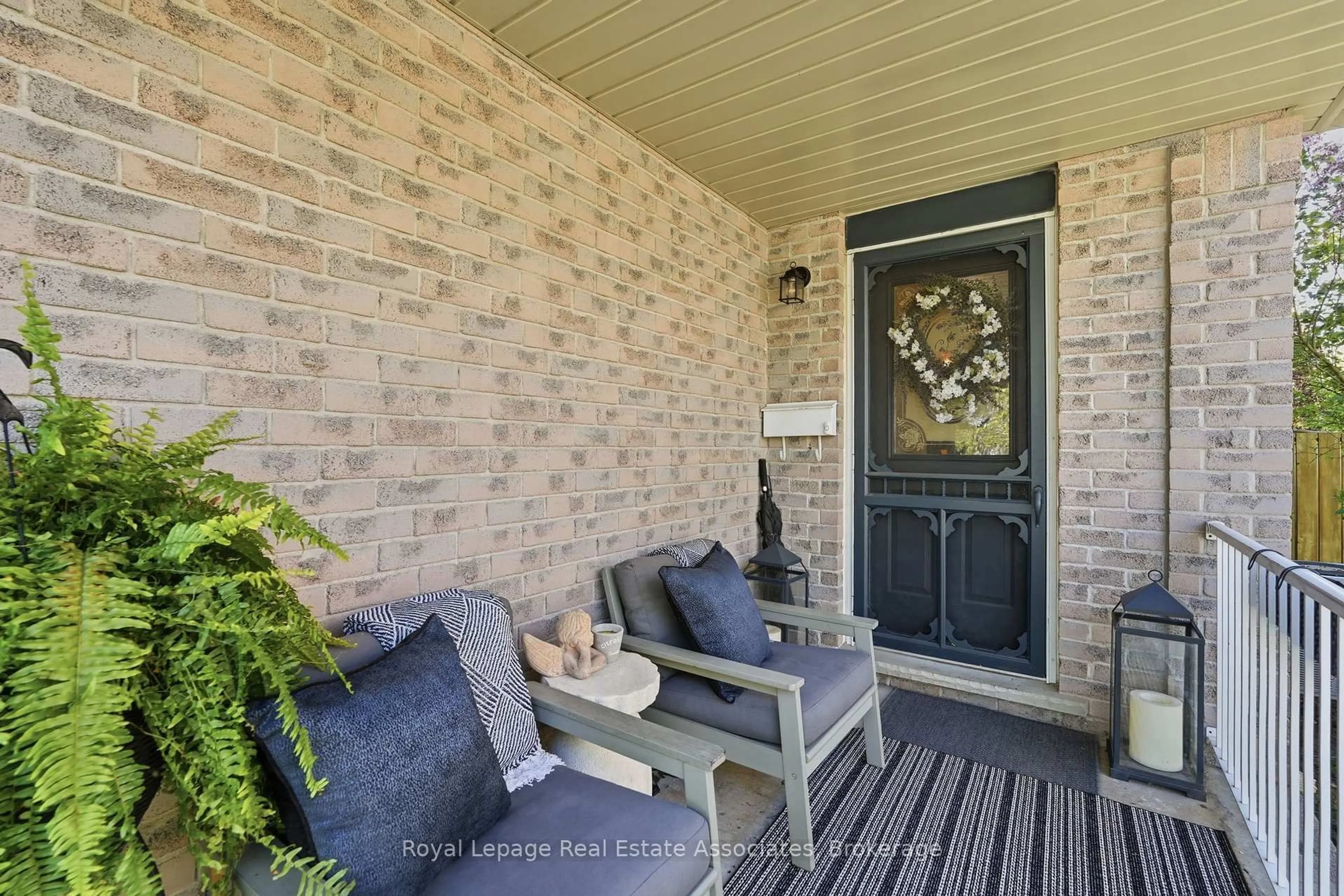 Indoor entryway for 31 Tulip Dr, Tillsonburg Ontario N4G 5S5