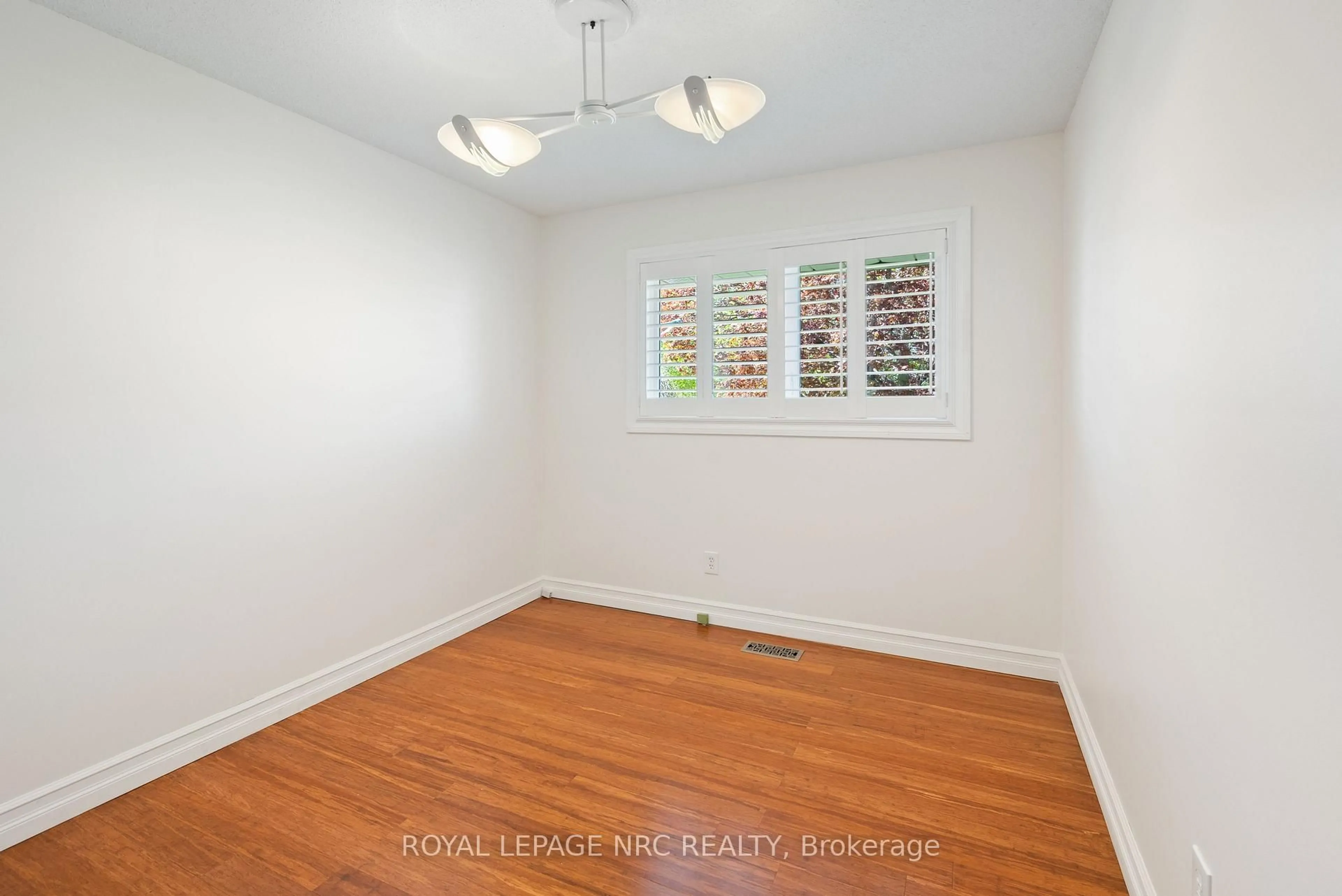 A pic of a room for 12 Glenview Ave, St. Catharines Ontario L2N 2Z6