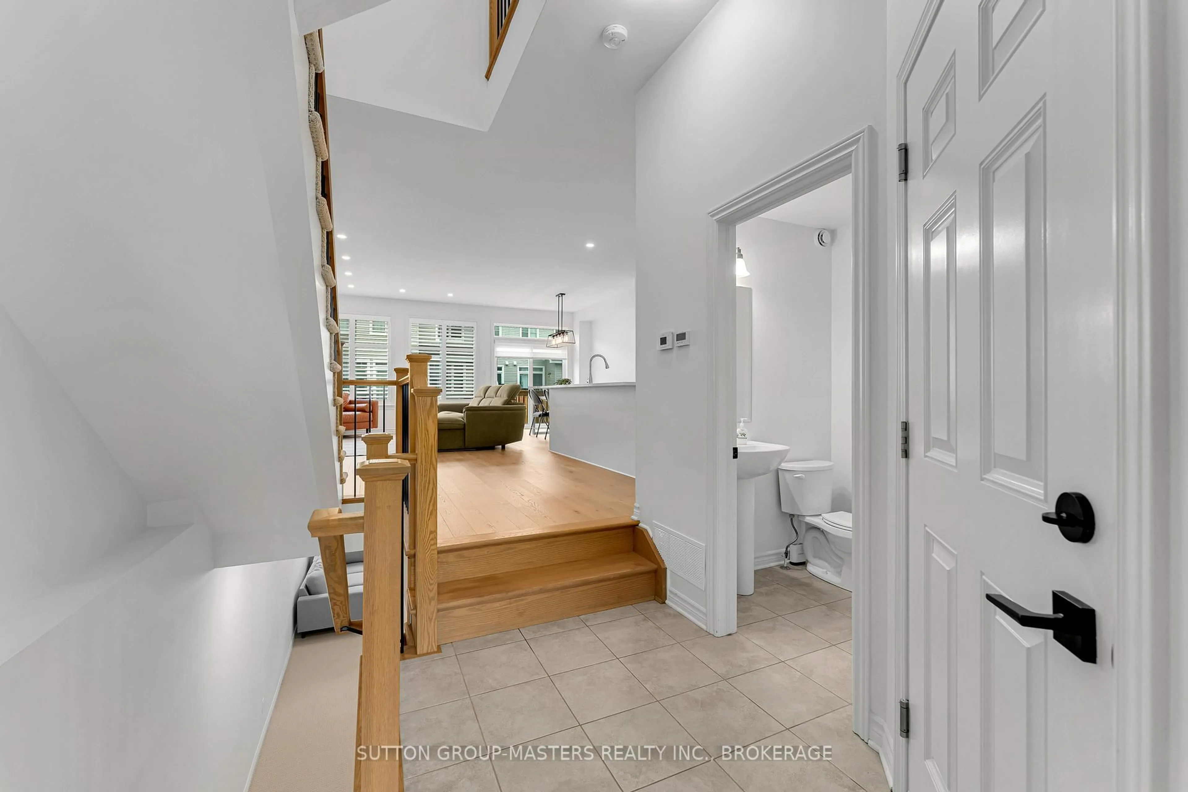 Indoor foyer for 1283 Delancey Dr, Kingston Ontario K7M 0H5