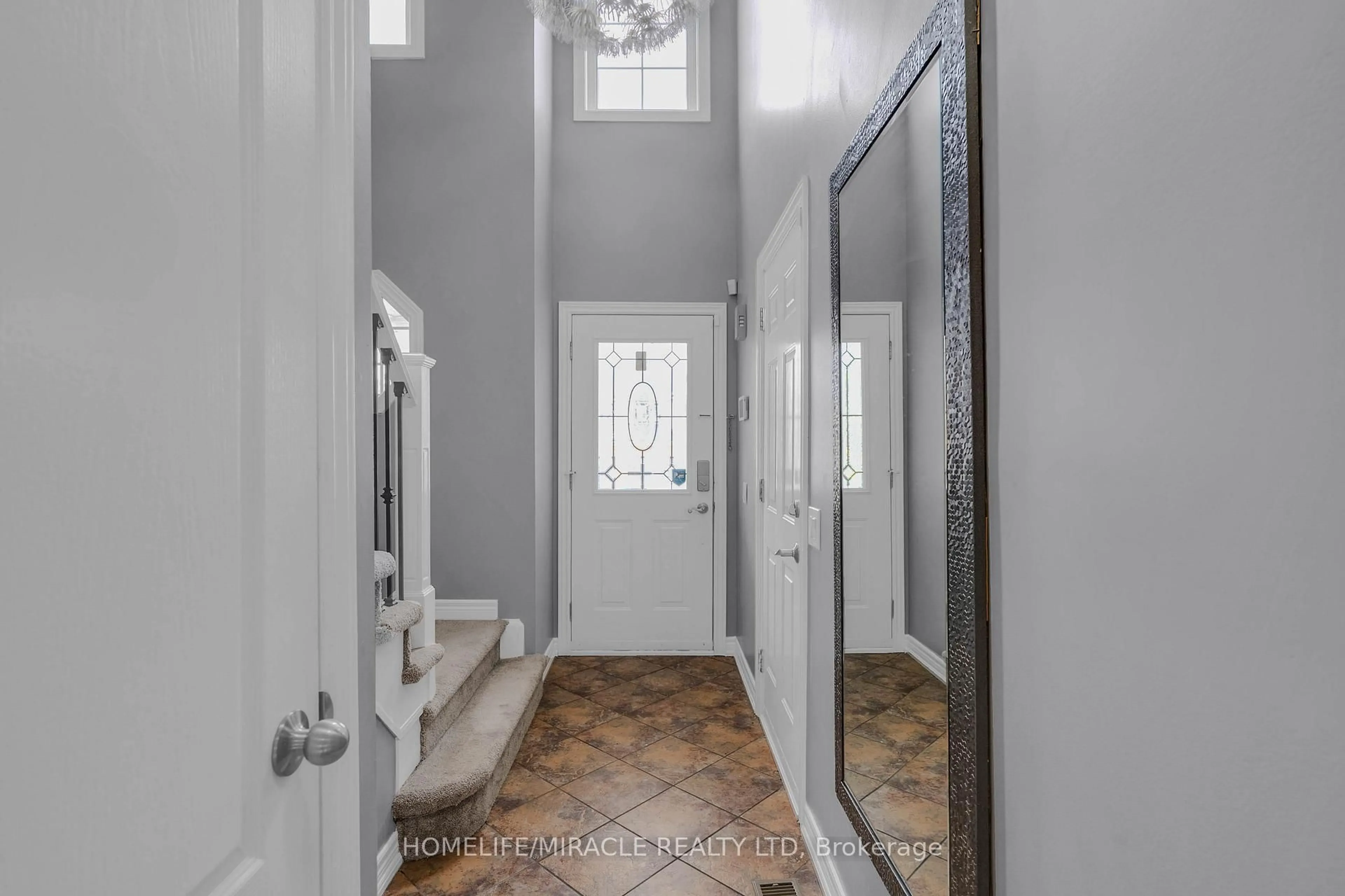 Indoor entryway for 142 Marion St, Shelburne Ontario L0N 1S2