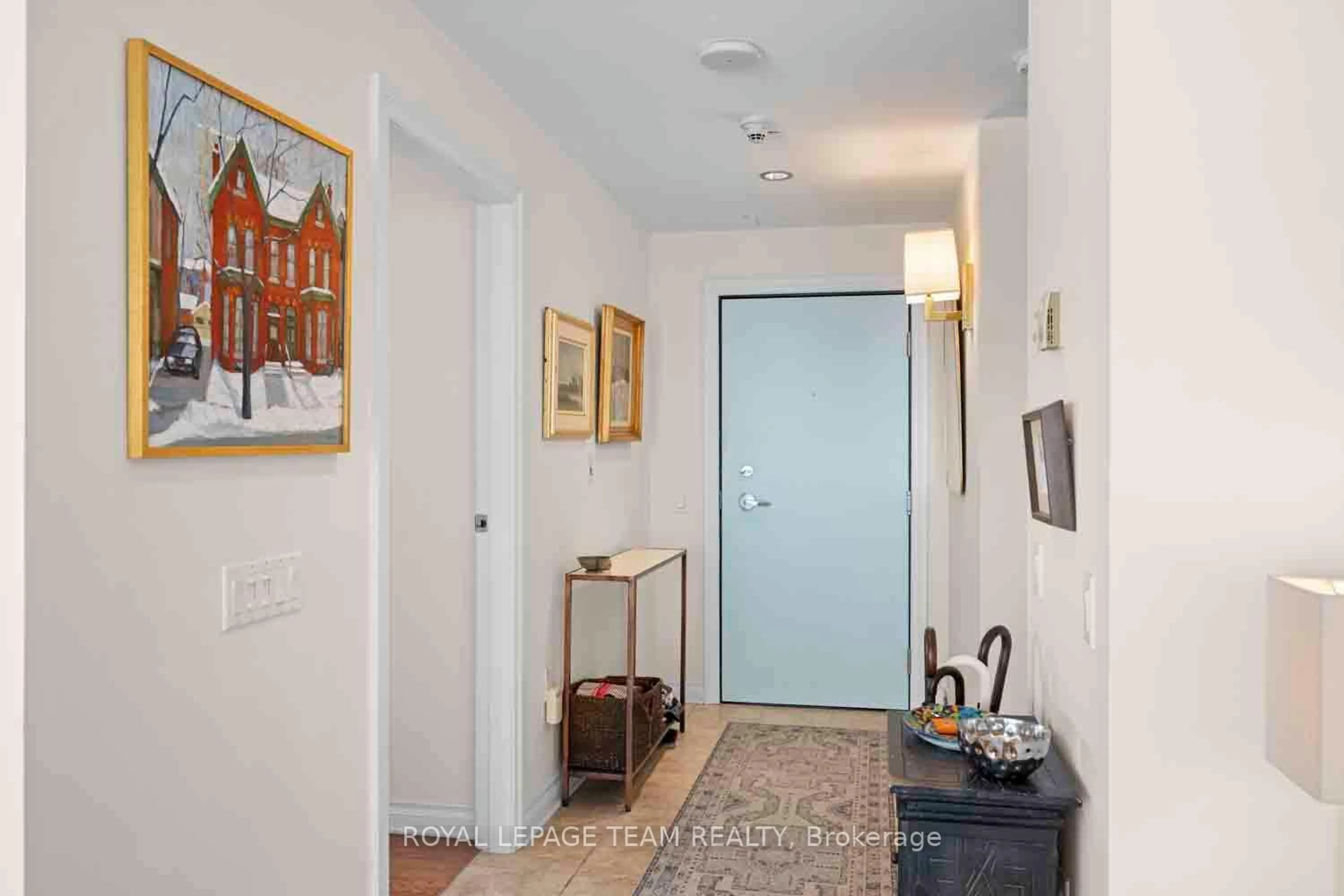 Indoor entryway for 90 George St #601, Ottawa Ontario K1N 0A8