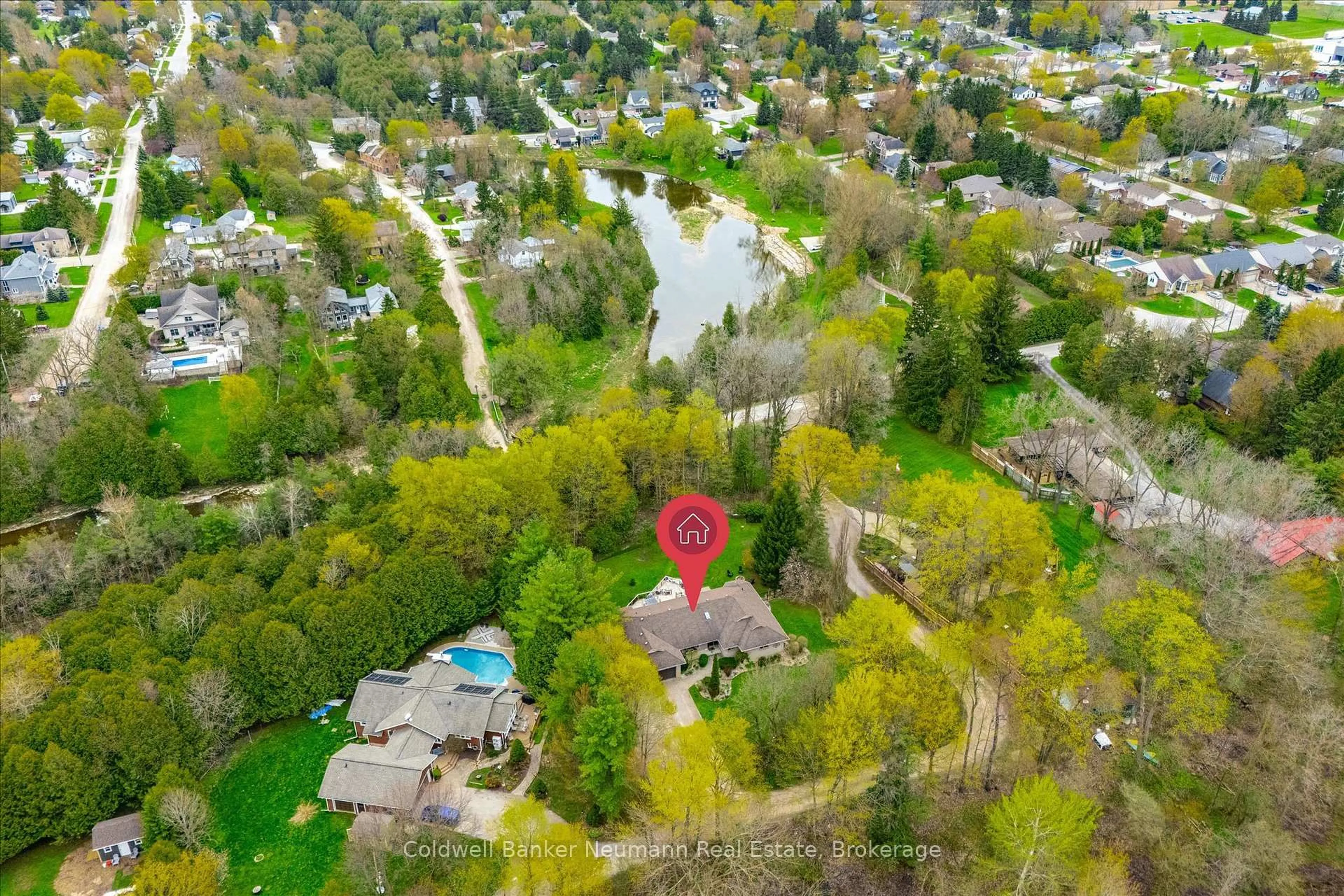 A pic from outside/outdoor area/front of a property/back of a property/a pic from drone, water/lake/river/ocean view for 25 Riverview Dr, Centre Wellington Ontario N0B 1S0
