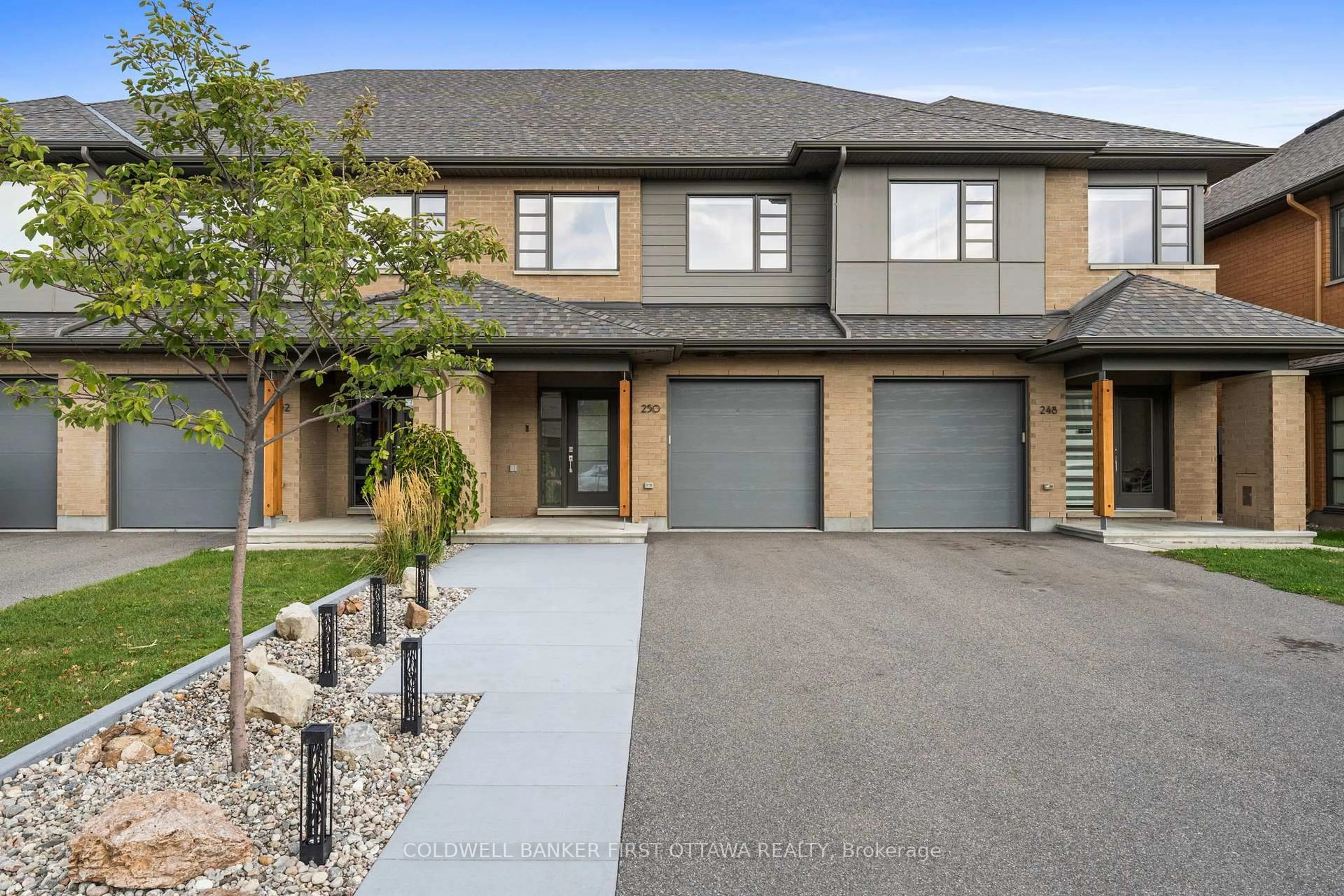 A pic from outside/outdoor area/front of a property/back of a property/a pic from drone, street for 250 Big Dipper St, Ottawa Ontario K4M 0J7