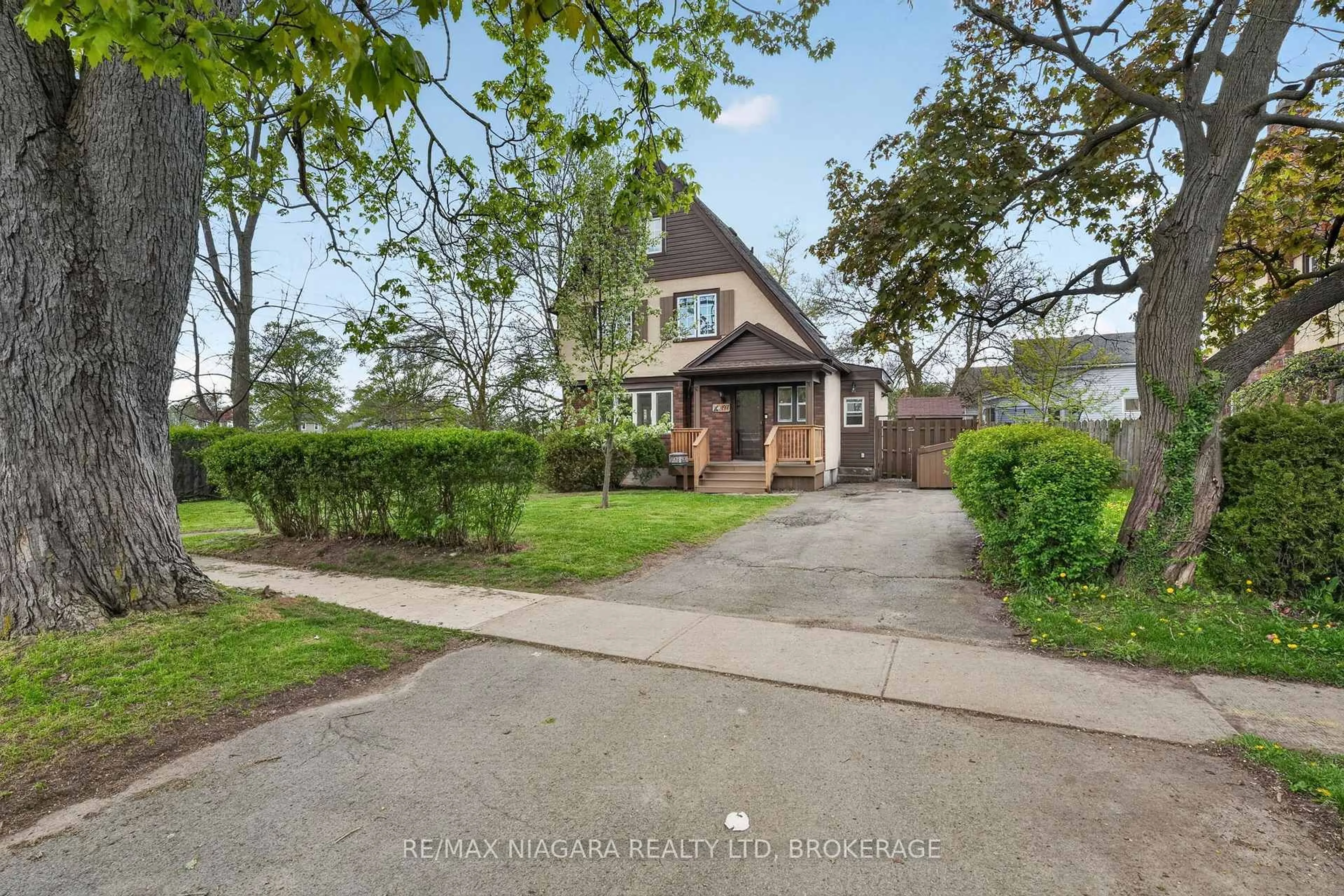 Unknown for 197 Aqueduct St, Welland Ontario L3C 1C3