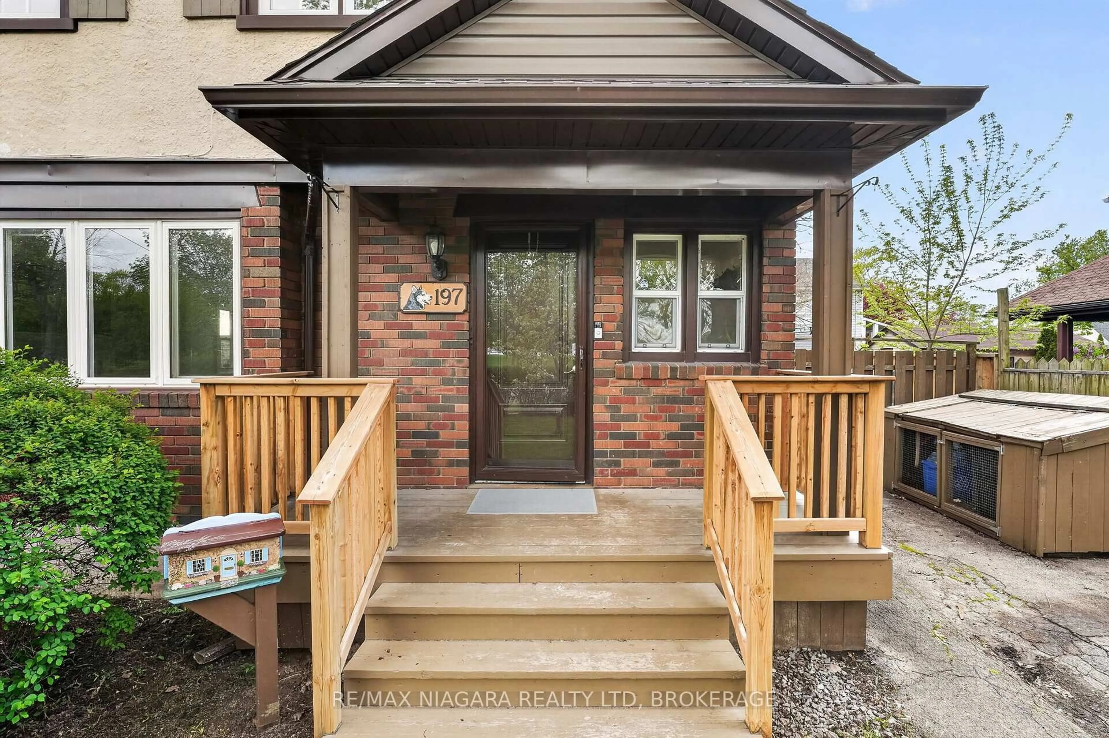 Unknown for 197 Aqueduct St, Welland Ontario L3C 1C3
