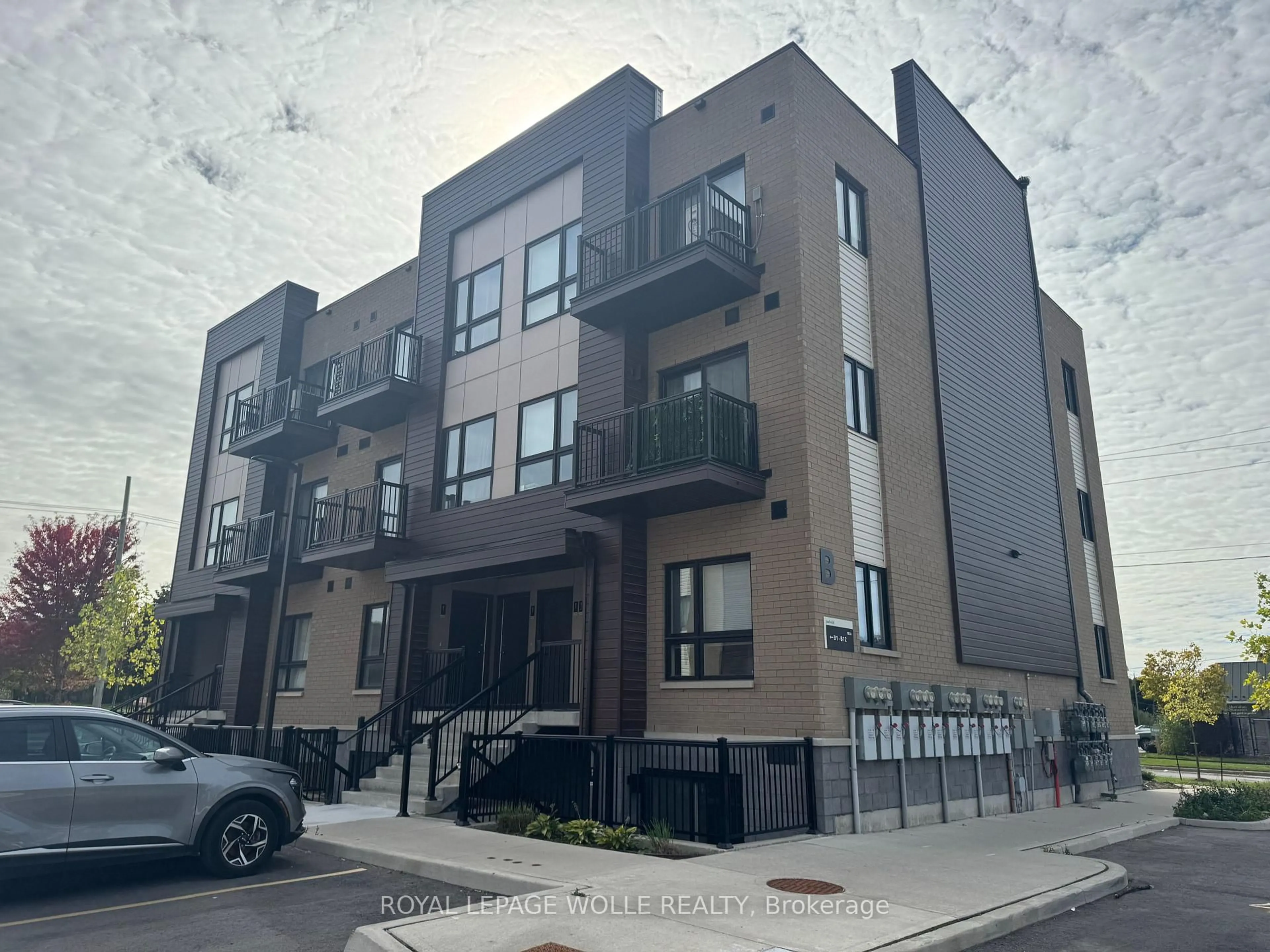 Unknown for 10 Palace St #B10, Kitchener Ontario N2E 0J3