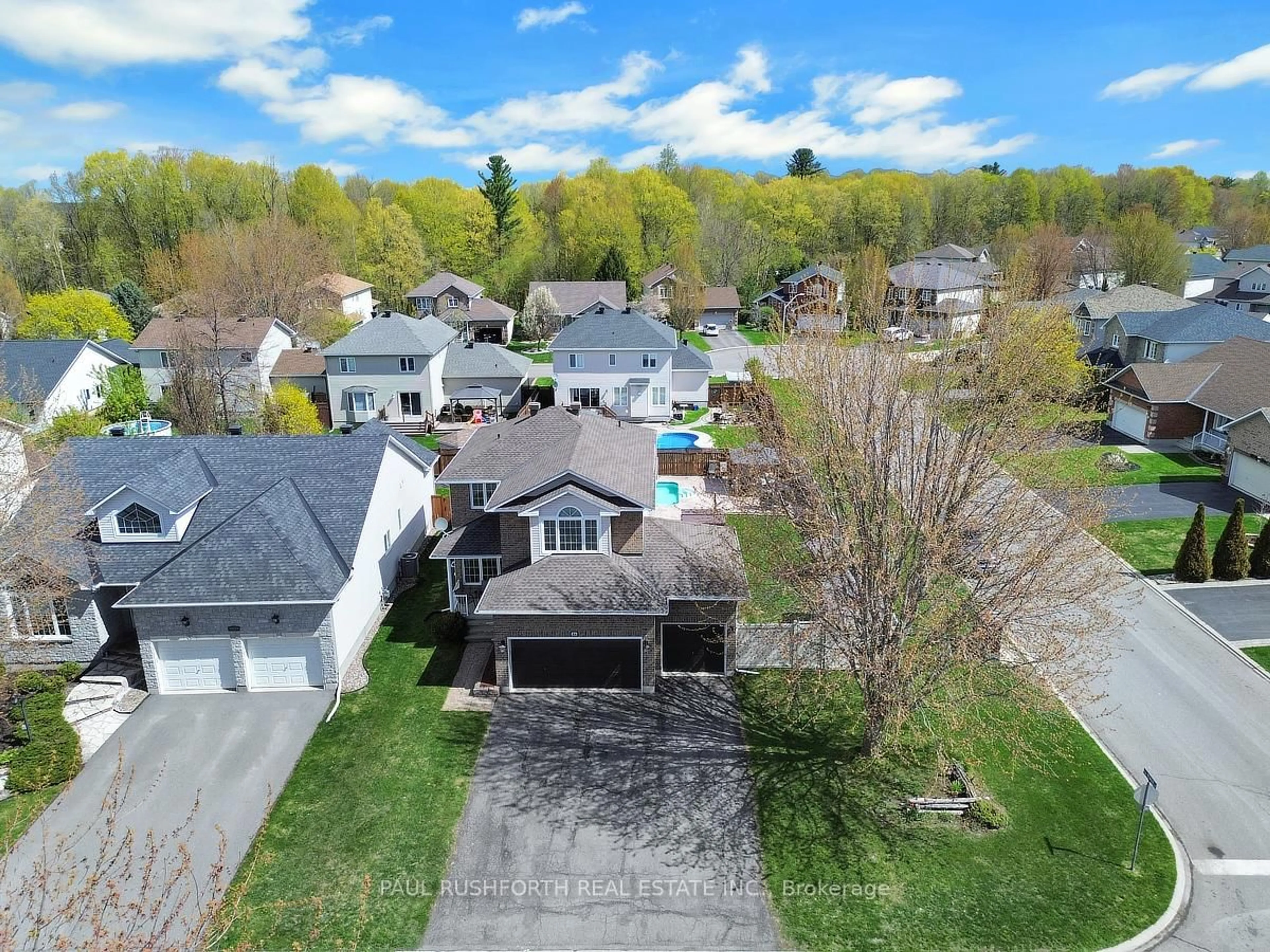 A pic from outside/outdoor area/front of a property/back of a property/a pic from drone, street for 356 Centenaire St, Russell Ontario K0A 1W0