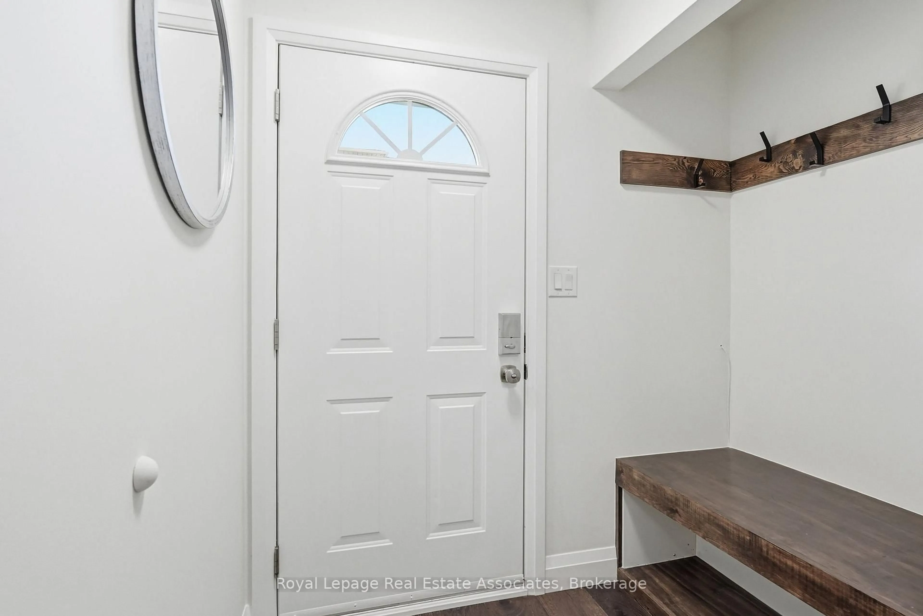 Indoor entryway for 50A Harris Ave, Brantford Ontario N3R 2E9