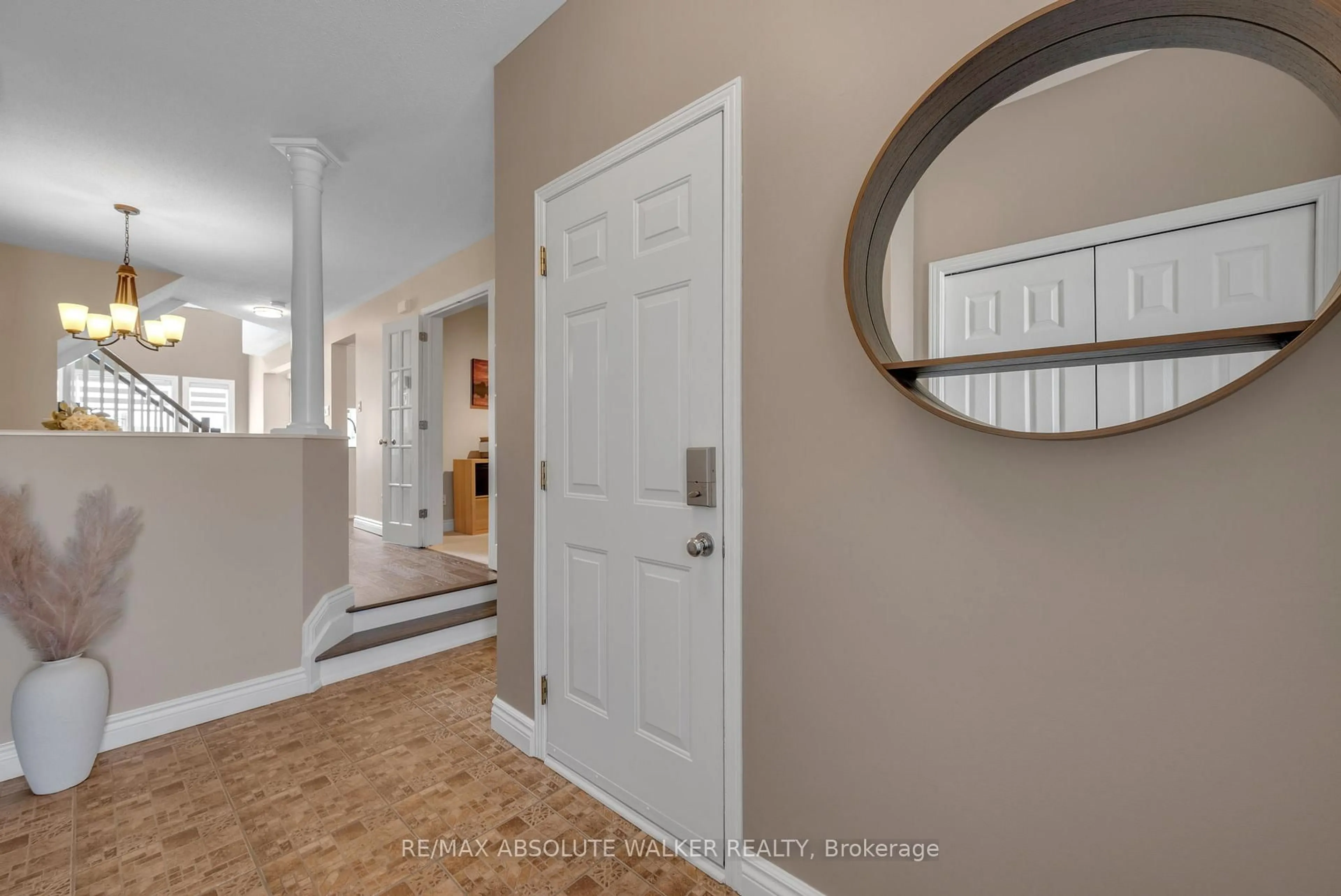 Indoor entryway for 4396 Goldeneye Way, Ottawa Ontario K1V 2H9