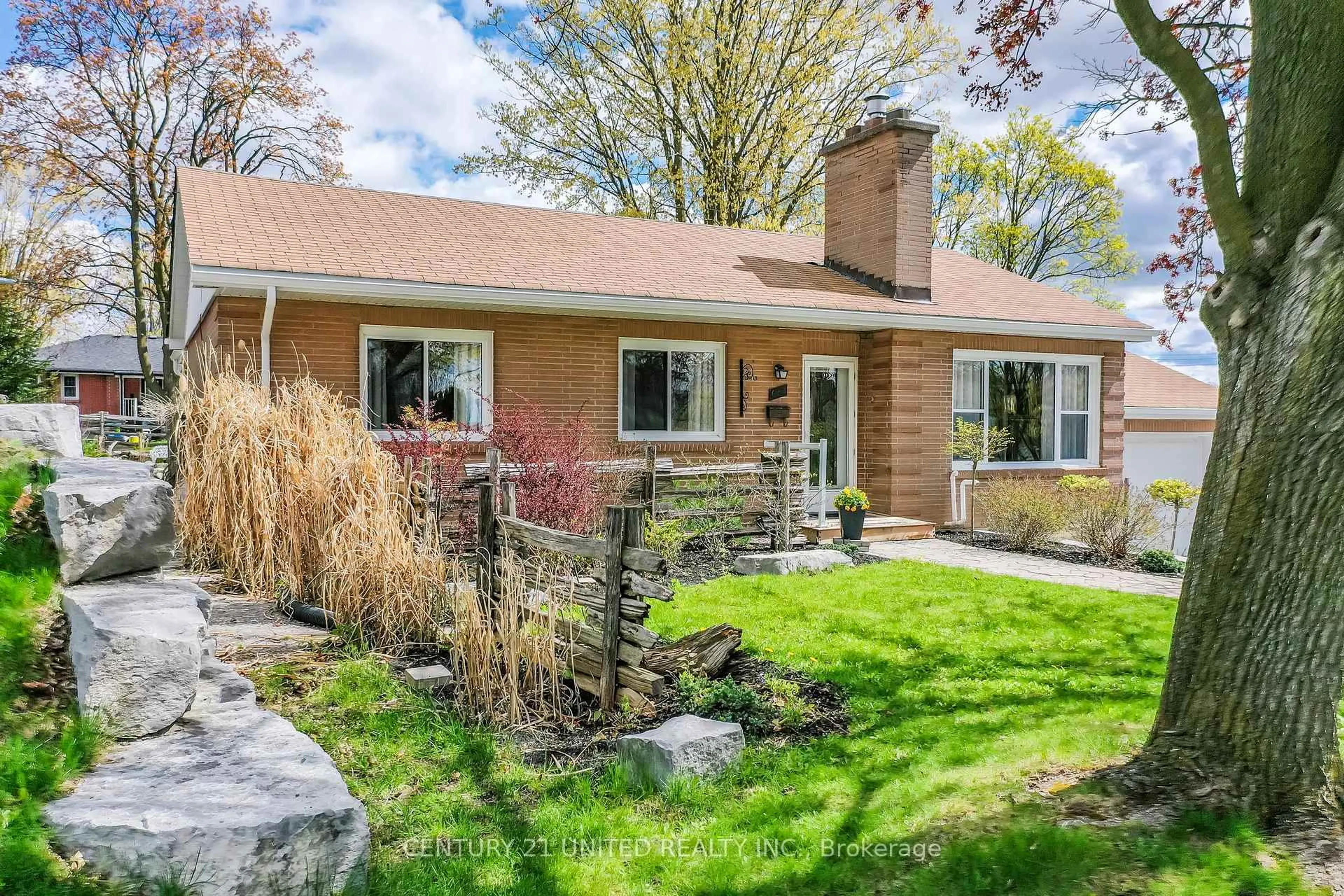 Home with brick exterior material, street for 682 Victory Cres, Peterborough Ontario K9J 4T3