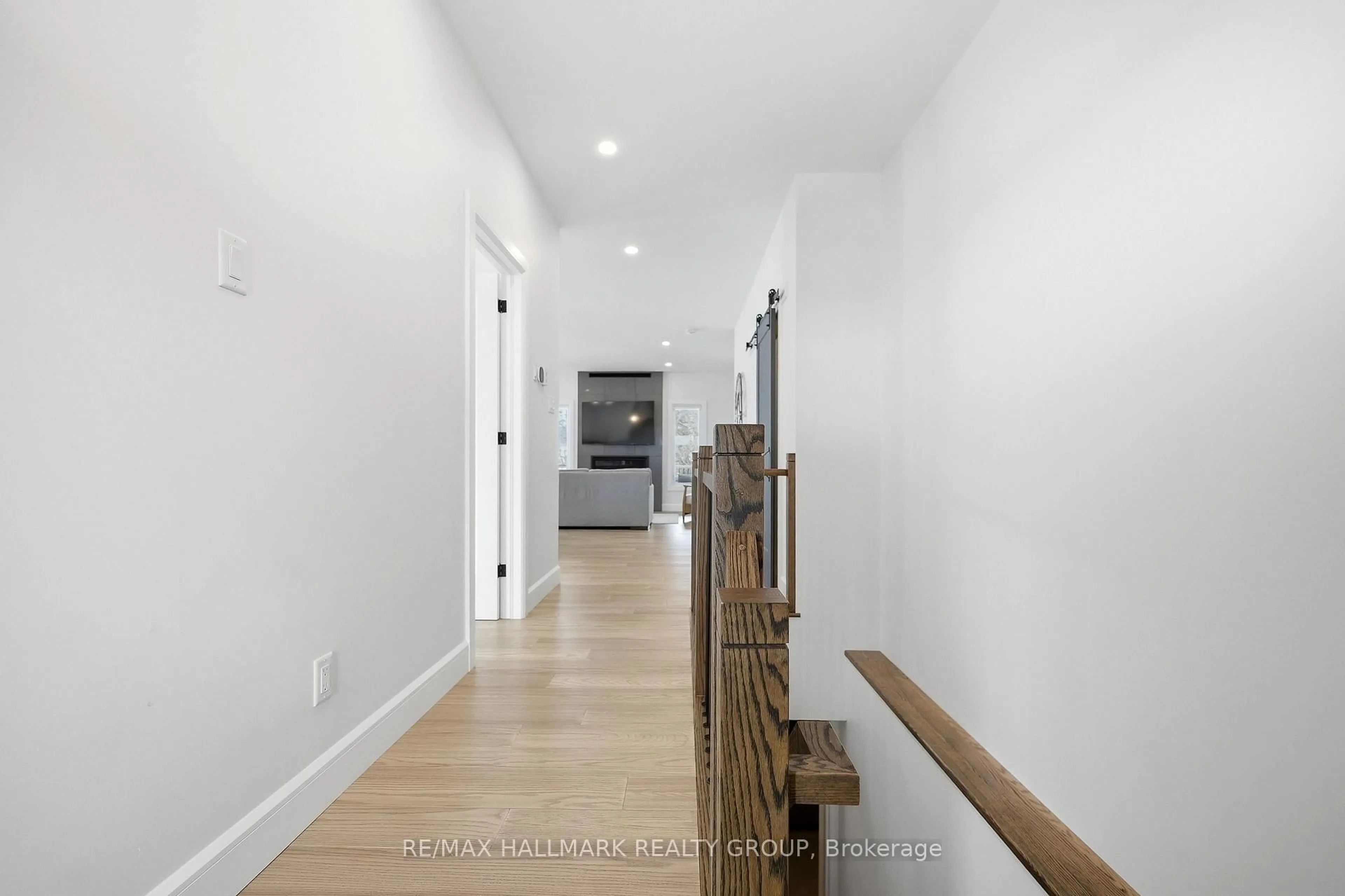 Indoor entryway for 21 Maxime Crt, Clarence-Rockland Ontario K0A 2A0