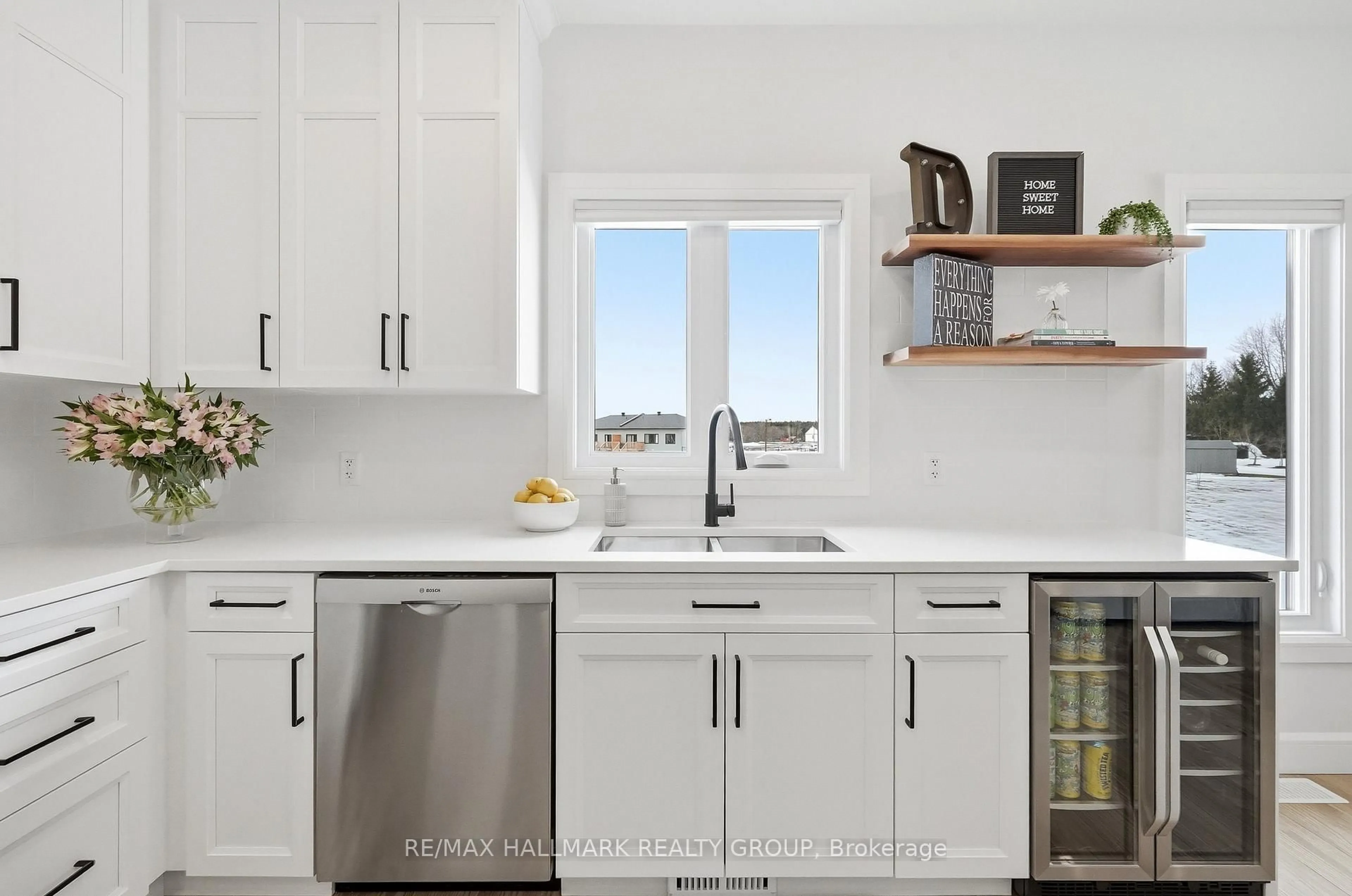 Contemporary kitchen, ceramic/tile floor for 21 Maxime Crt, Clarence-Rockland Ontario K0A 2A0