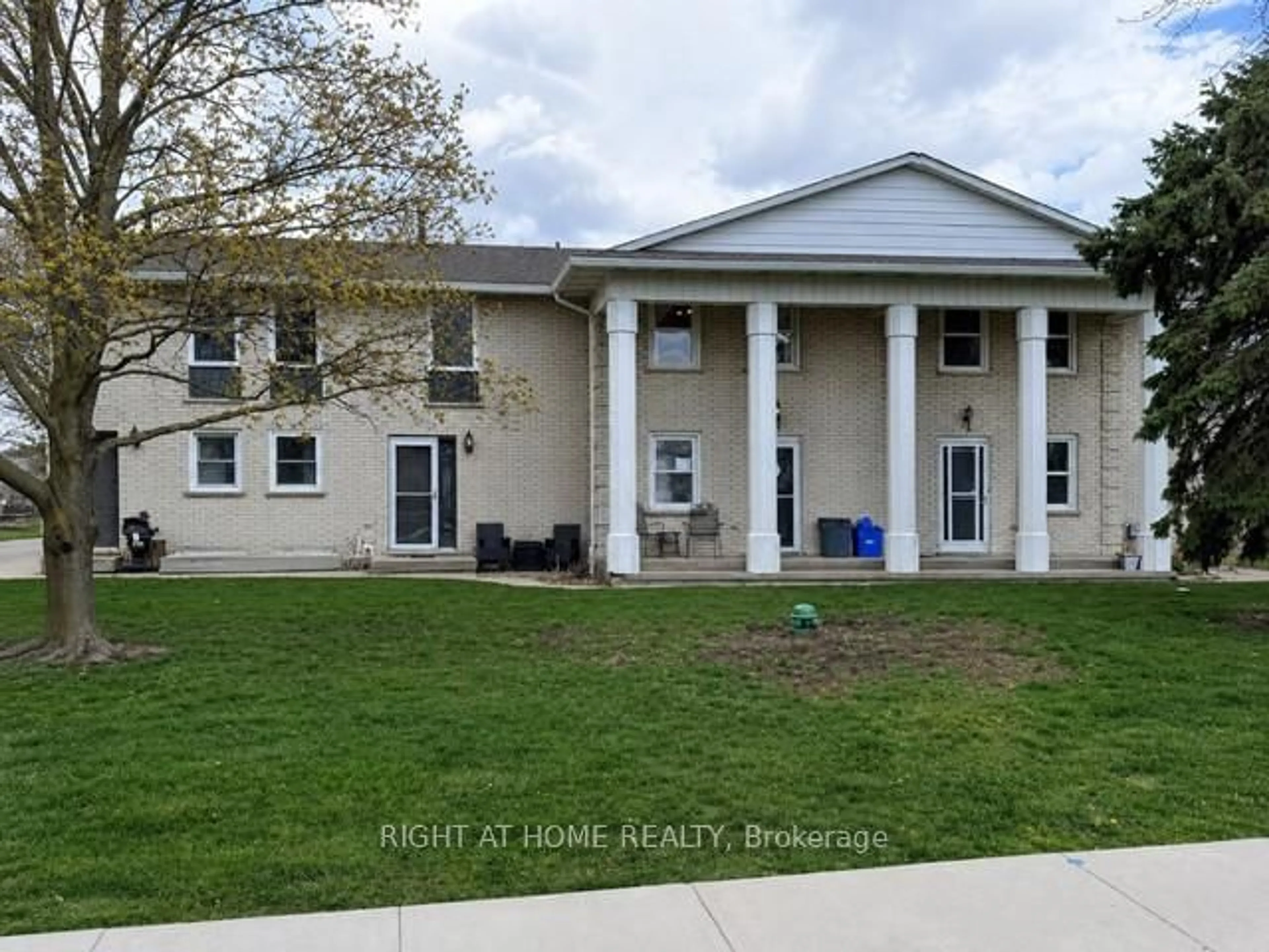 A pic from outside/outdoor area/front of a property/back of a property/a pic from drone, unknown for 50 Haddington St #6, Haldimand Ontario N3W 1K8