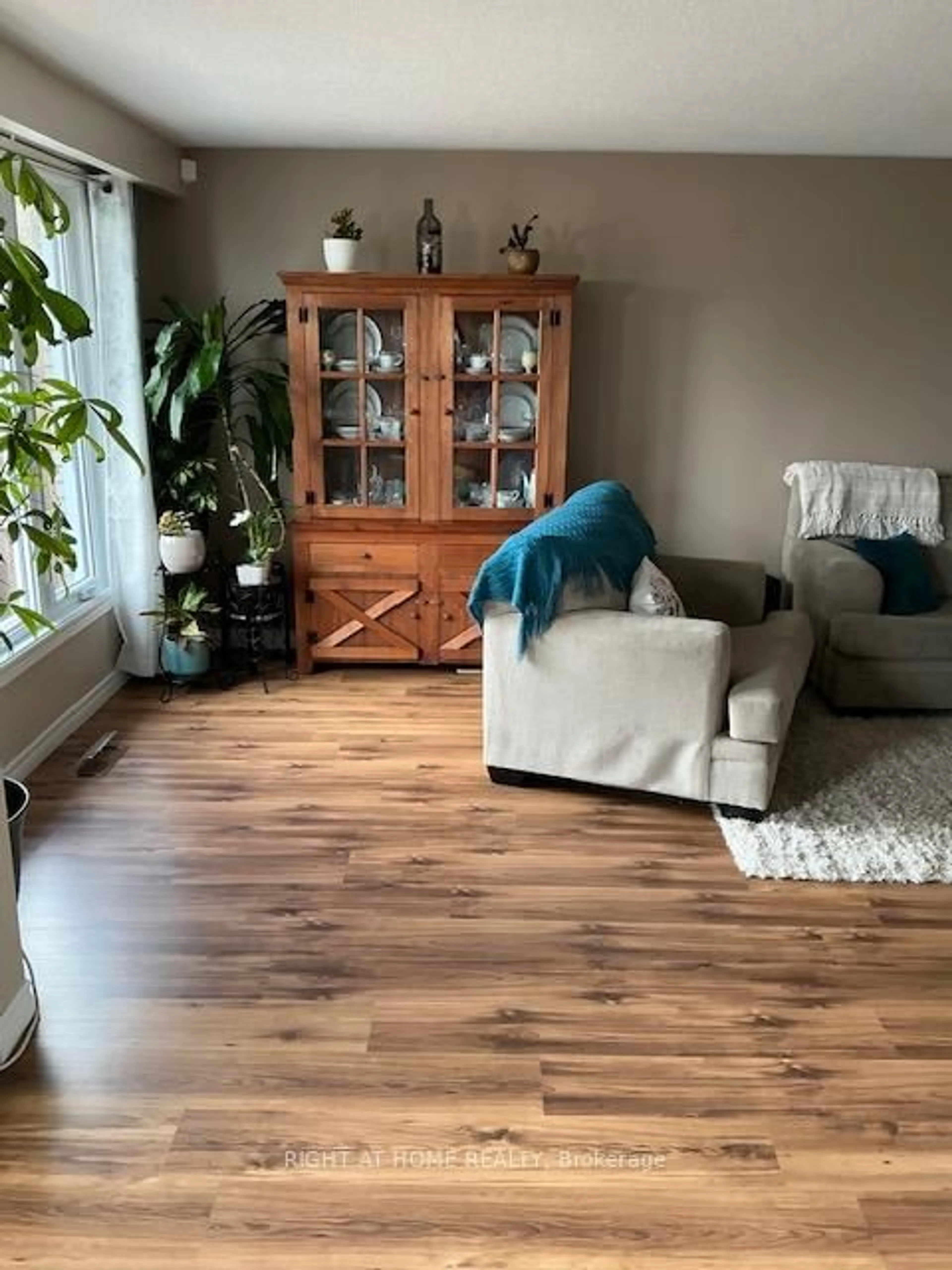 Living room with furniture, wood/laminate floor for 50 Haddington St #6, Haldimand Ontario N3W 1K8