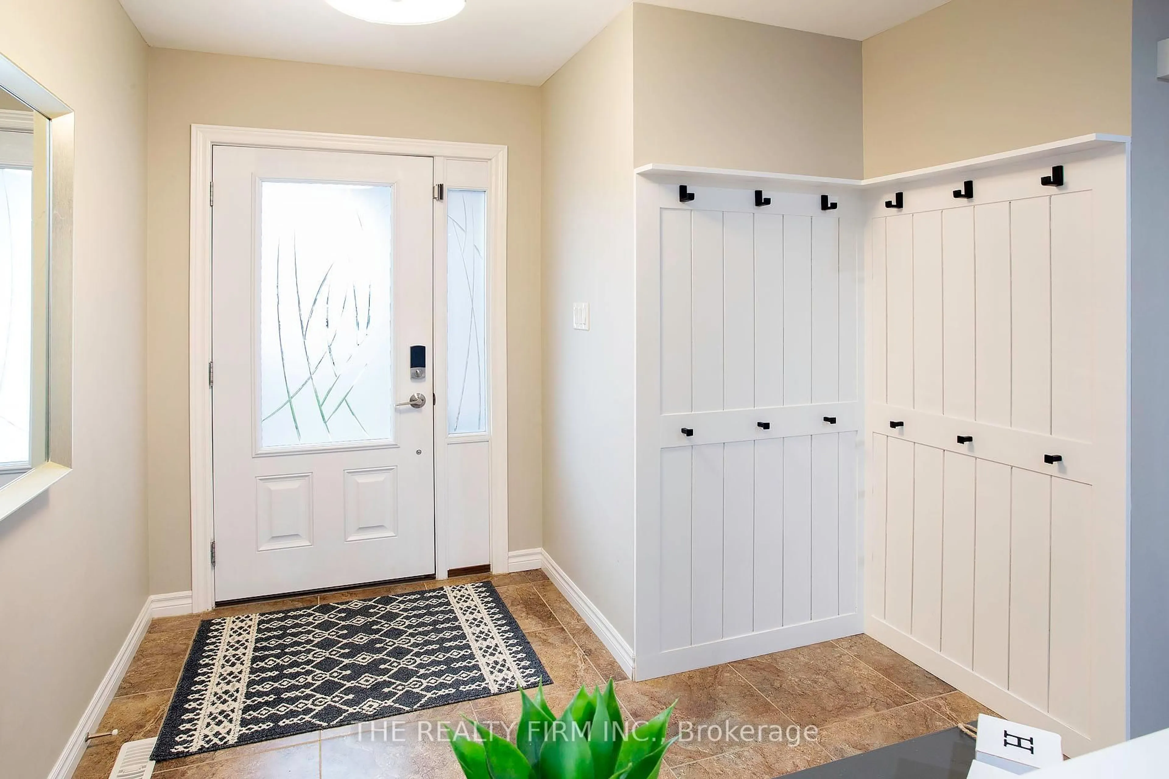 Indoor entryway for 2237 Cardinal Crt, London South Ontario N6M 0C2