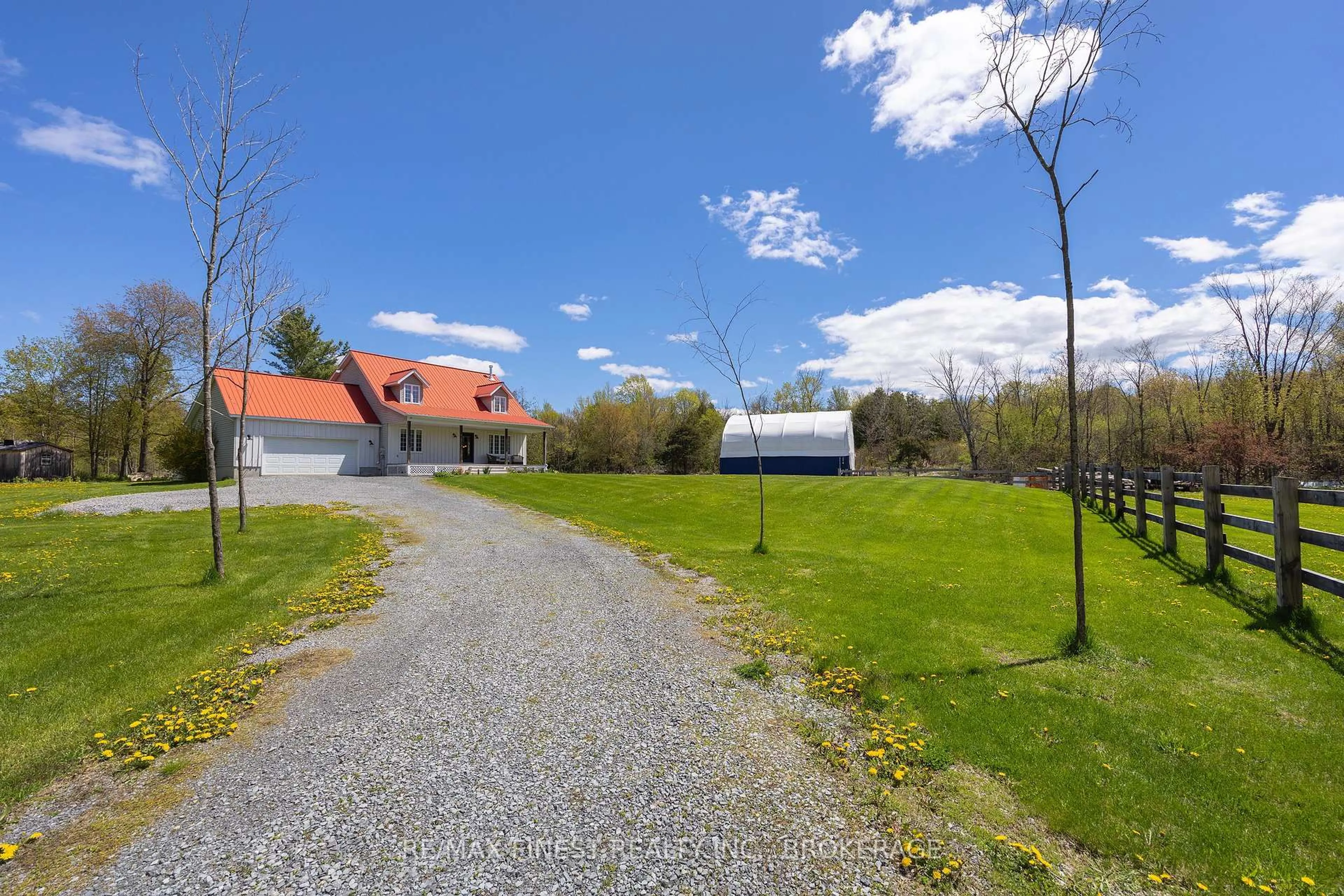 A pic from outside/outdoor area/front of a property/back of a property/a pic from drone, street for 2987 Ernie Rd, Battersea Ontario K0H 1H0