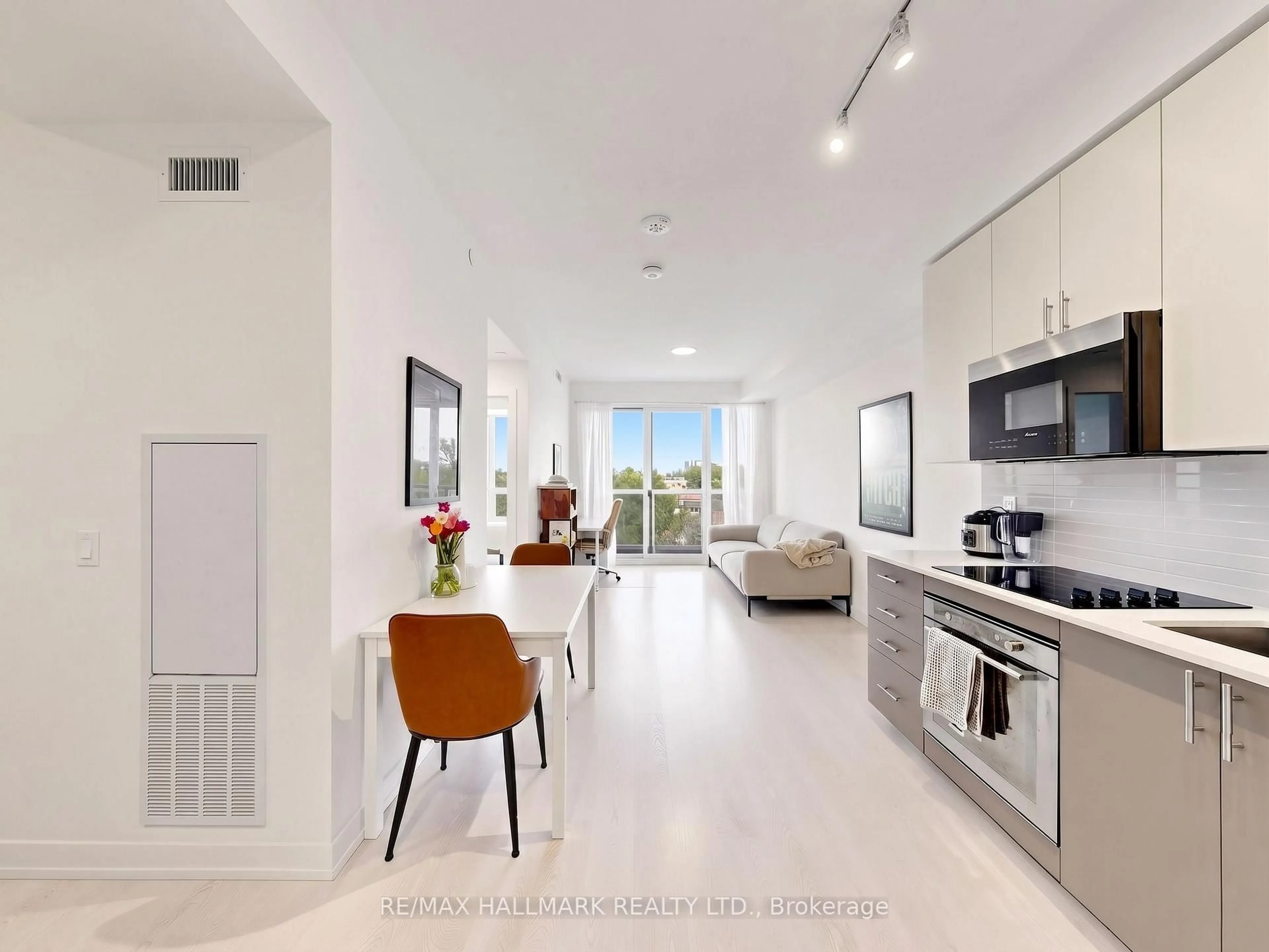 Open concept kitchen, ceramic/tile floor for 415 Main St #612, Hamilton Ontario L8P 0C9
