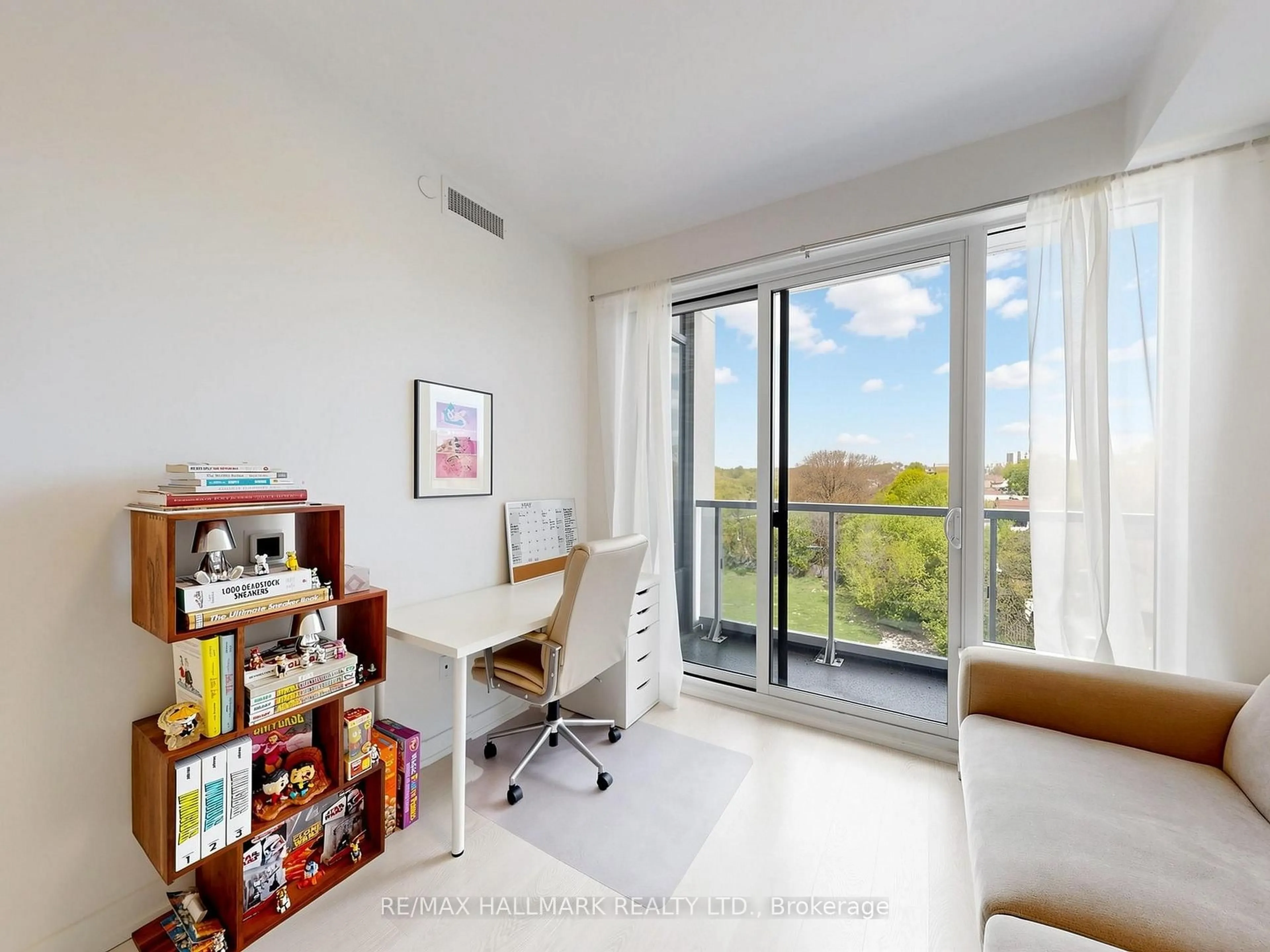 A pic of a room for 415 Main St #612, Hamilton Ontario L8P 0C9
