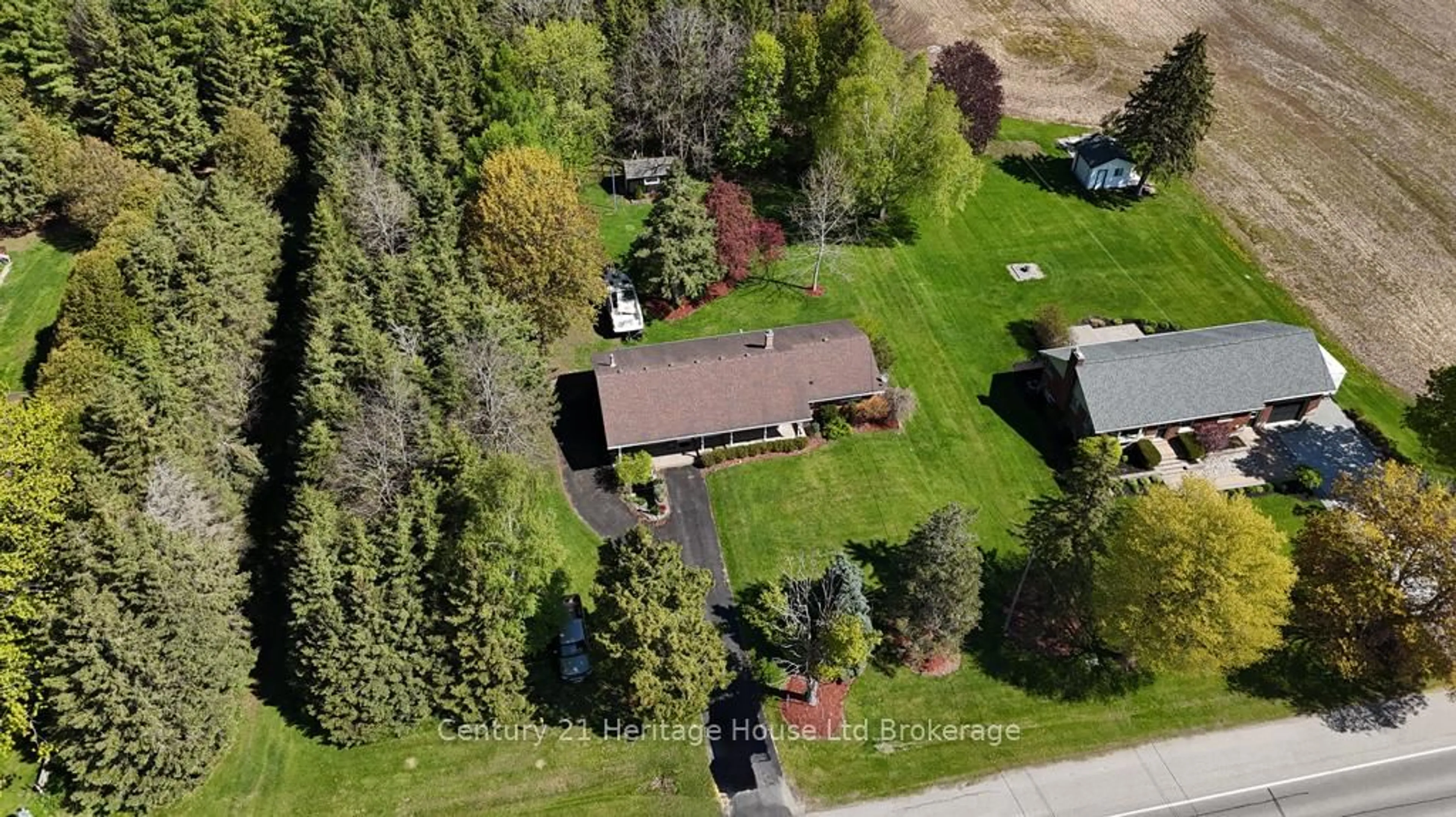 A pic from outside/outdoor area/front of a property/back of a property/a pic from drone, street for 164575 Kellett Rd, South-West Oxford Ontario N4G 4G8