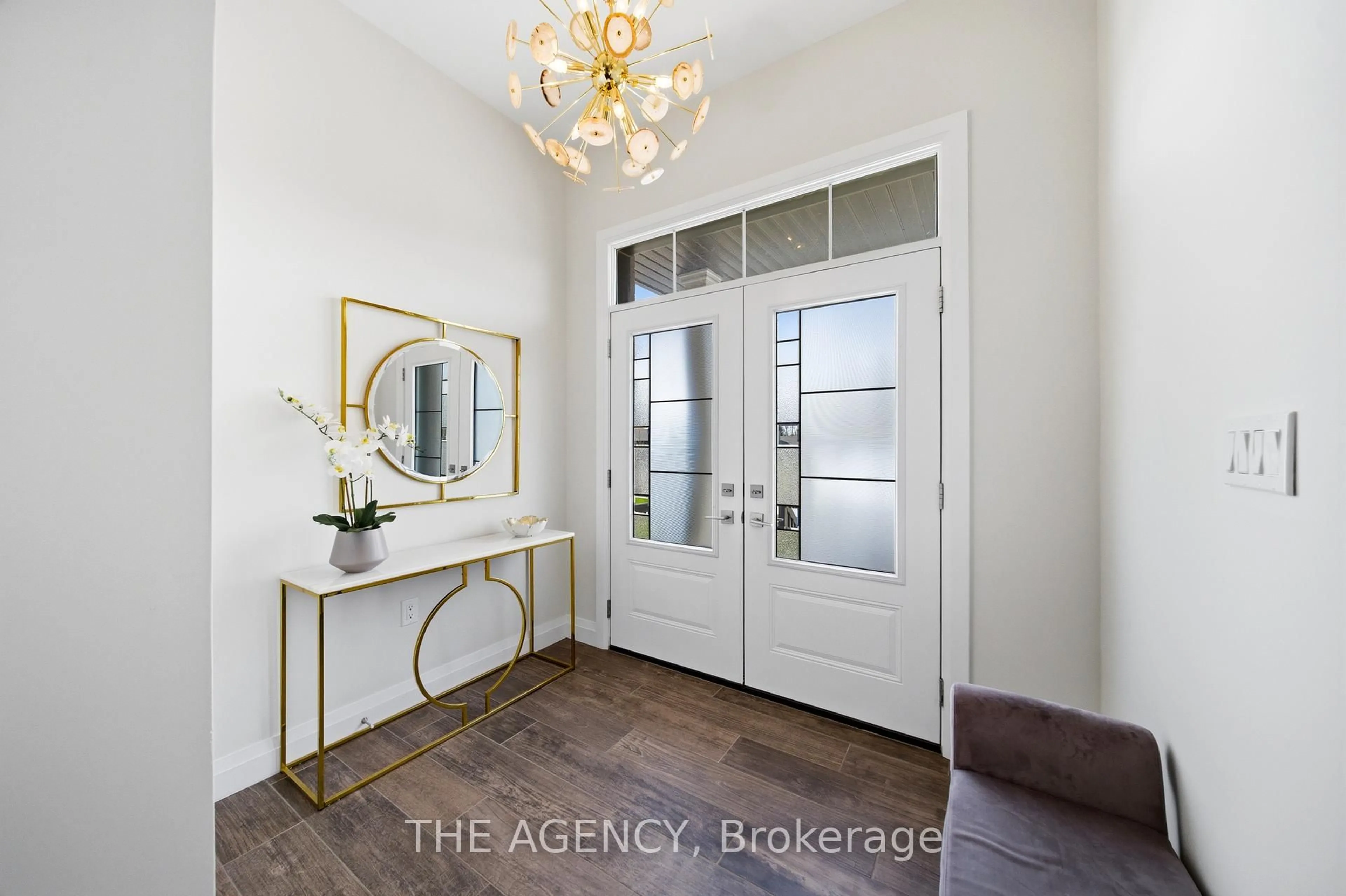 Indoor entryway for 102 Cutting Dr, Centre Wellington Ontario N0B 1S0
