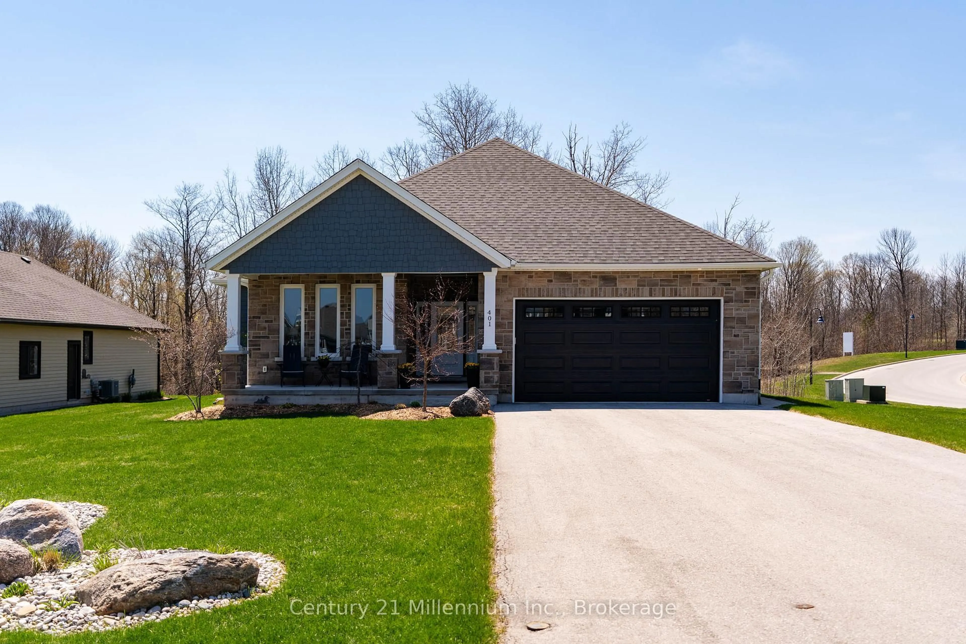 Home with brick exterior material, street for 401 Algoma Cres, Georgian Bluffs Ontario N0H 1S0