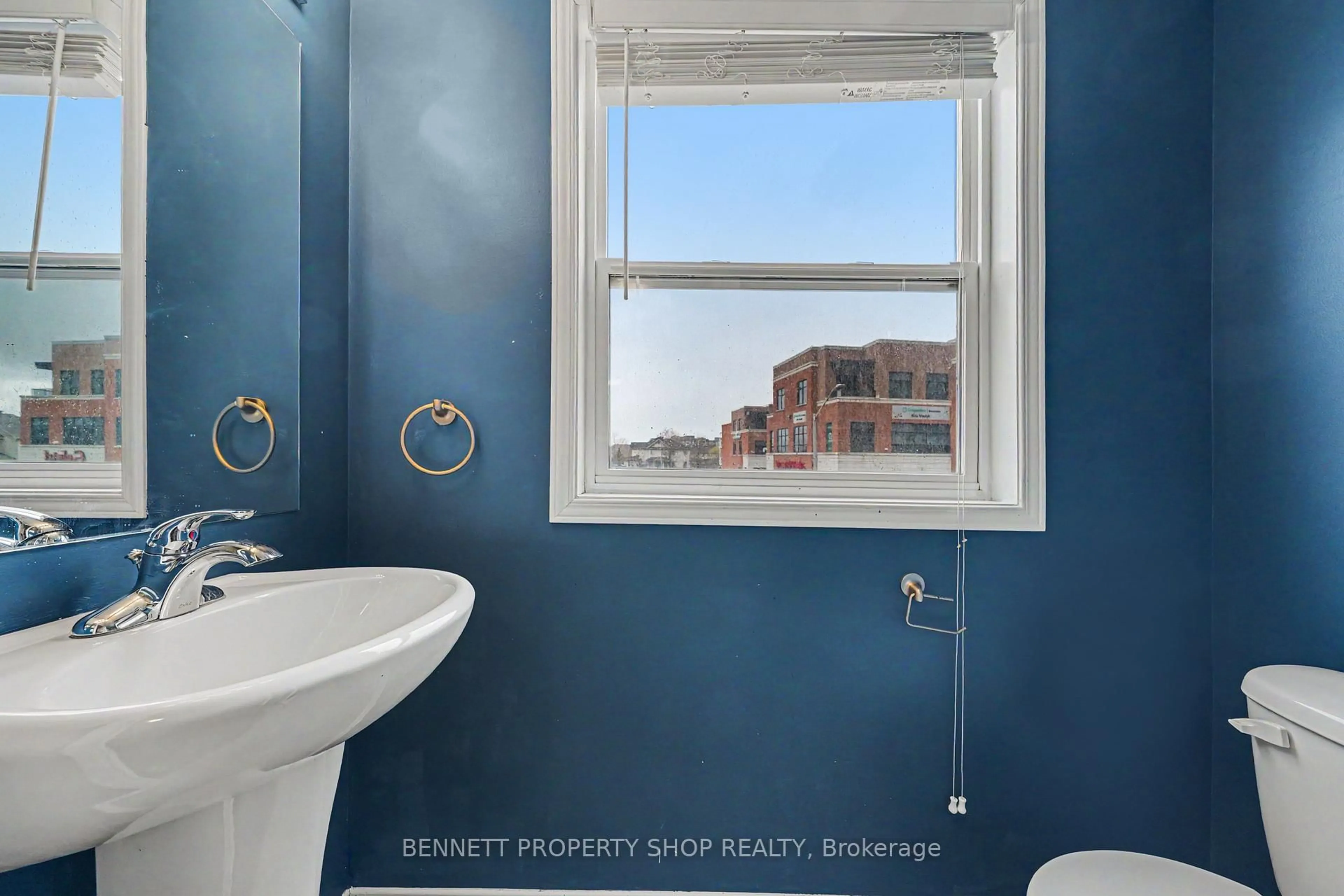Standard bathroom, ceramic/tile floor for 237 Kennevale Dr, Ottawa Ontario K2J 0C3