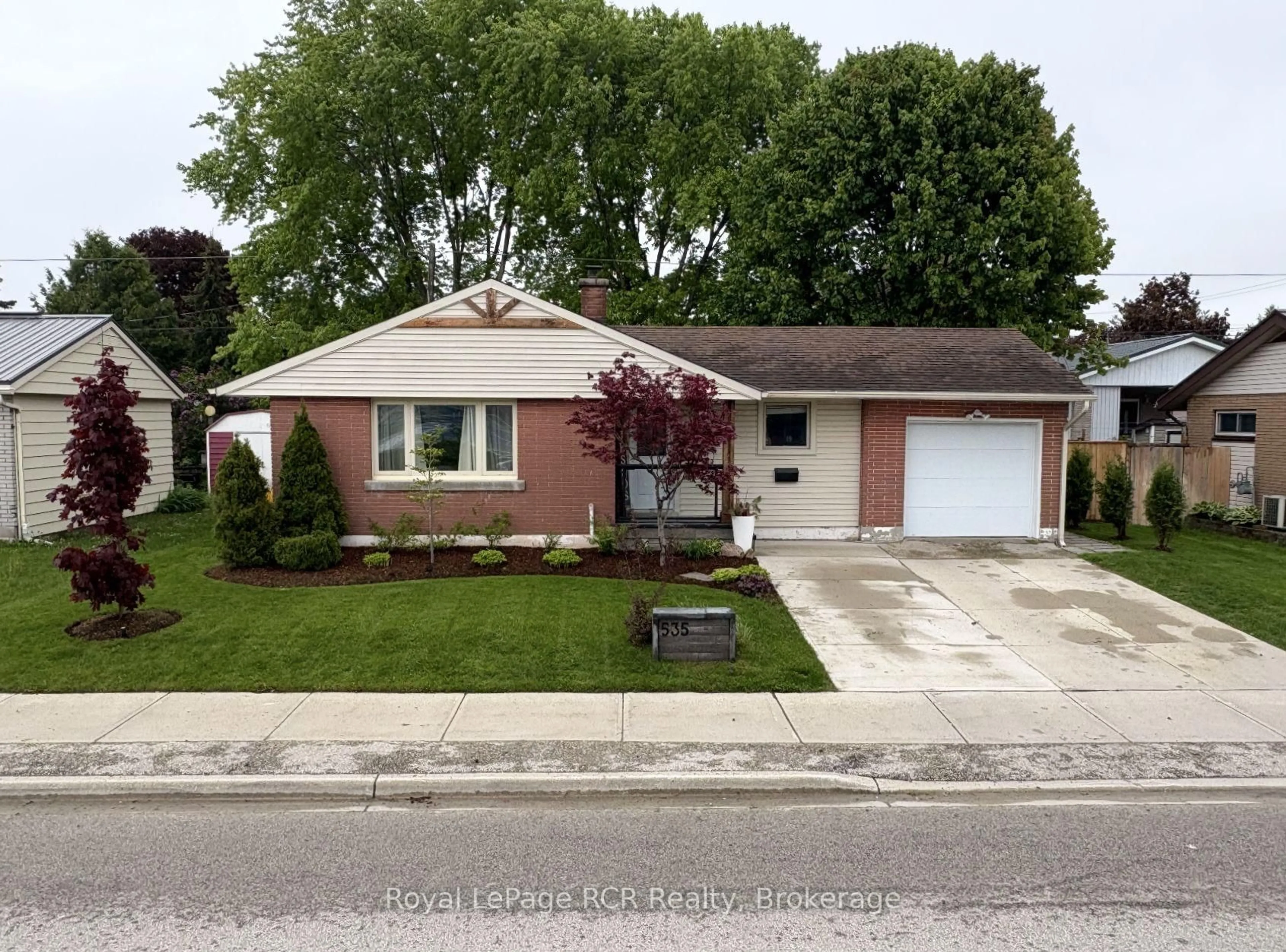 Unknown for 535 13th St, Hanover Ontario N4N 1Y5