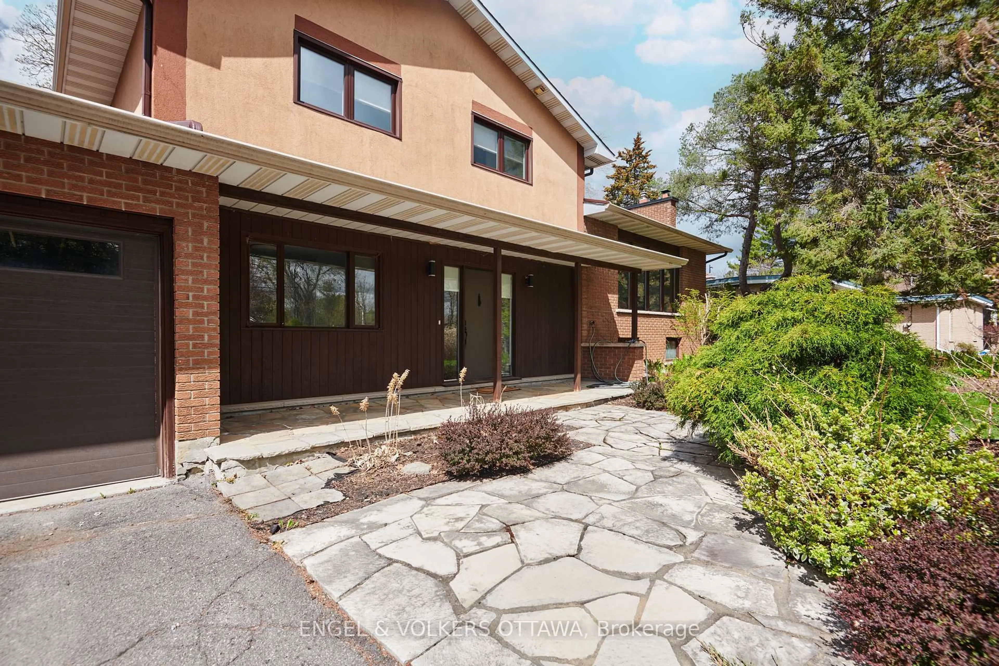 Home with brick exterior material, unknown for 1477 Jarvis Dr, Ottawa Ontario K1V 1H1