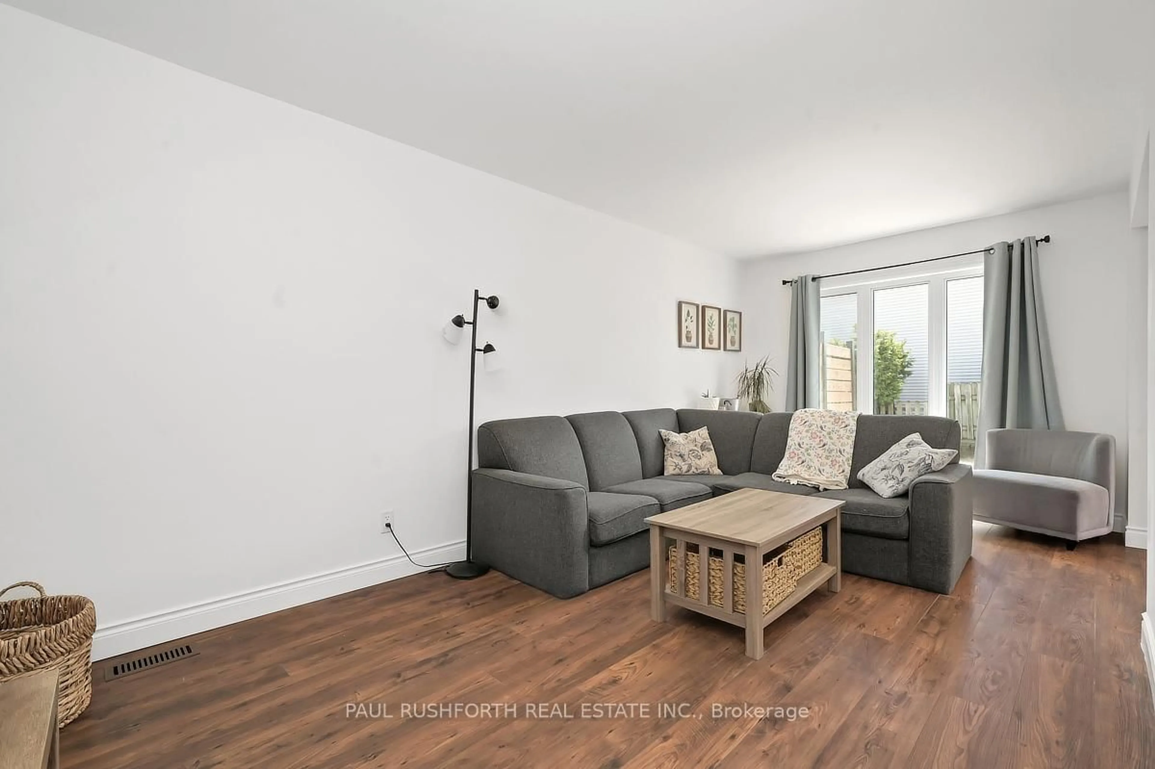 Living room with furniture, wood/laminate floor for 1476 Kamouraska Circ, Ottawa Ontario K1C 3J2