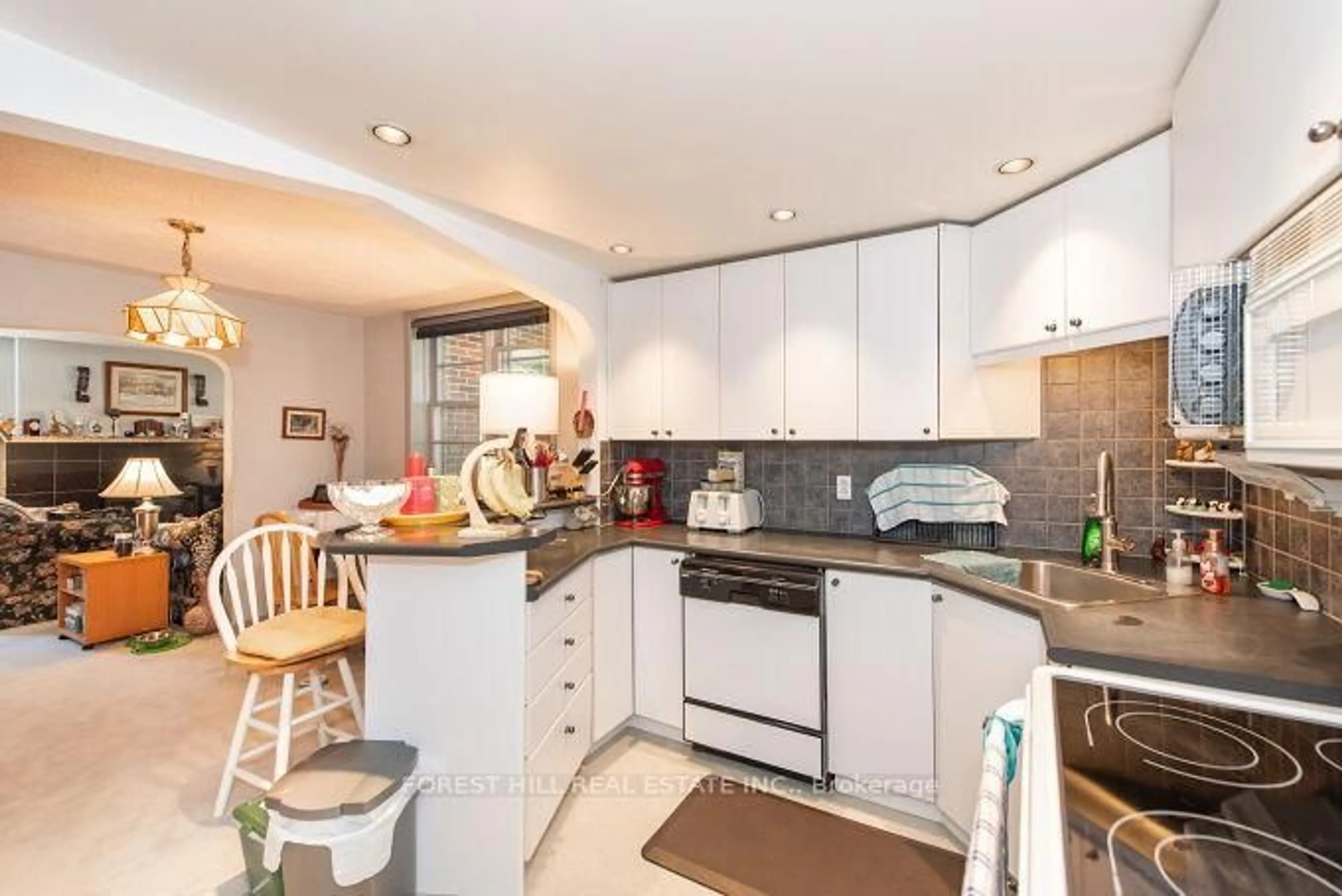 Standard kitchen, unknown for 18 Sullivan's Lane, Hamilton Ontario L9H 5N7