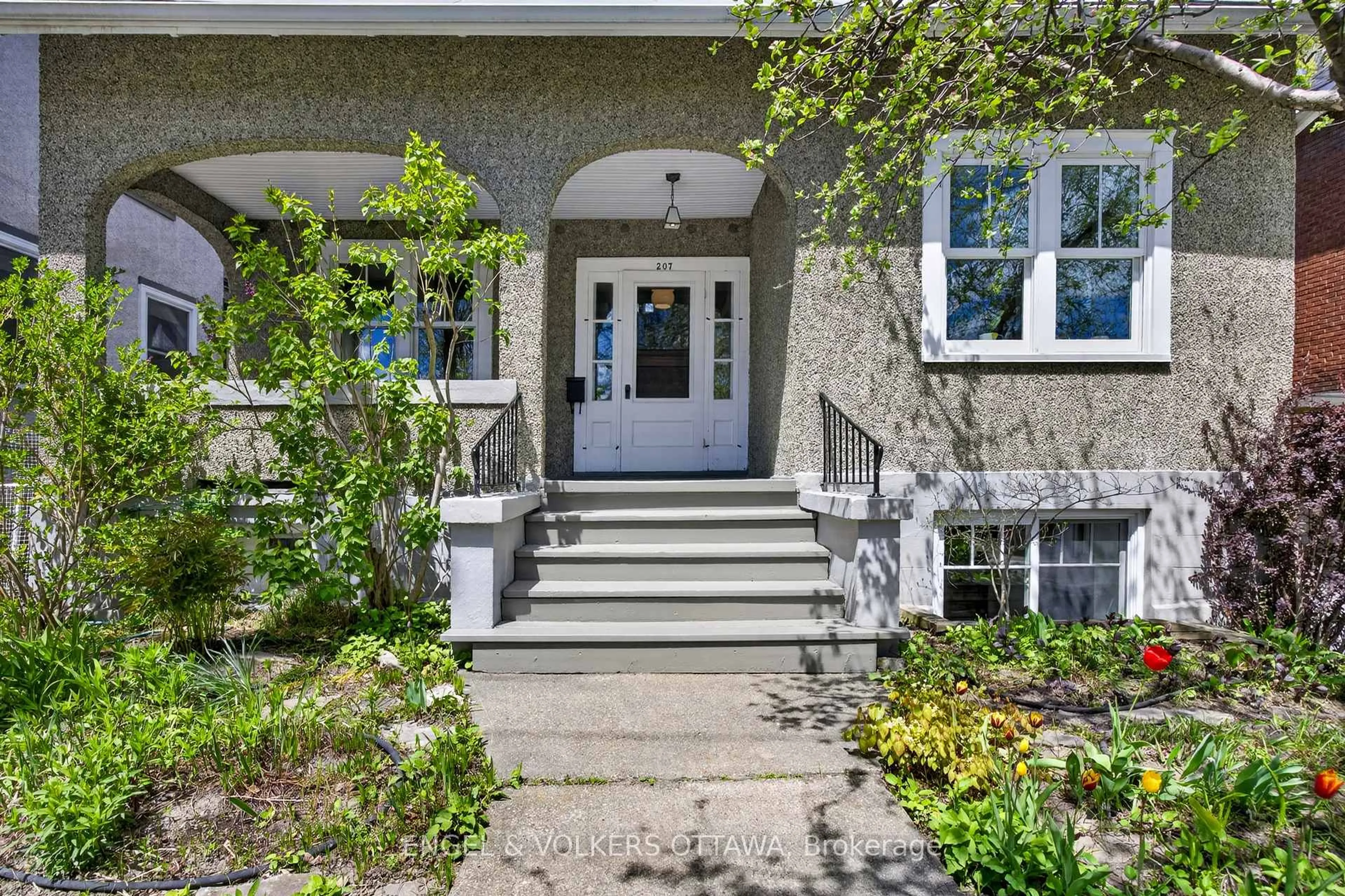 Unknown for 207 Sunnyside Ave, Ottawa Ontario K1S 0R4