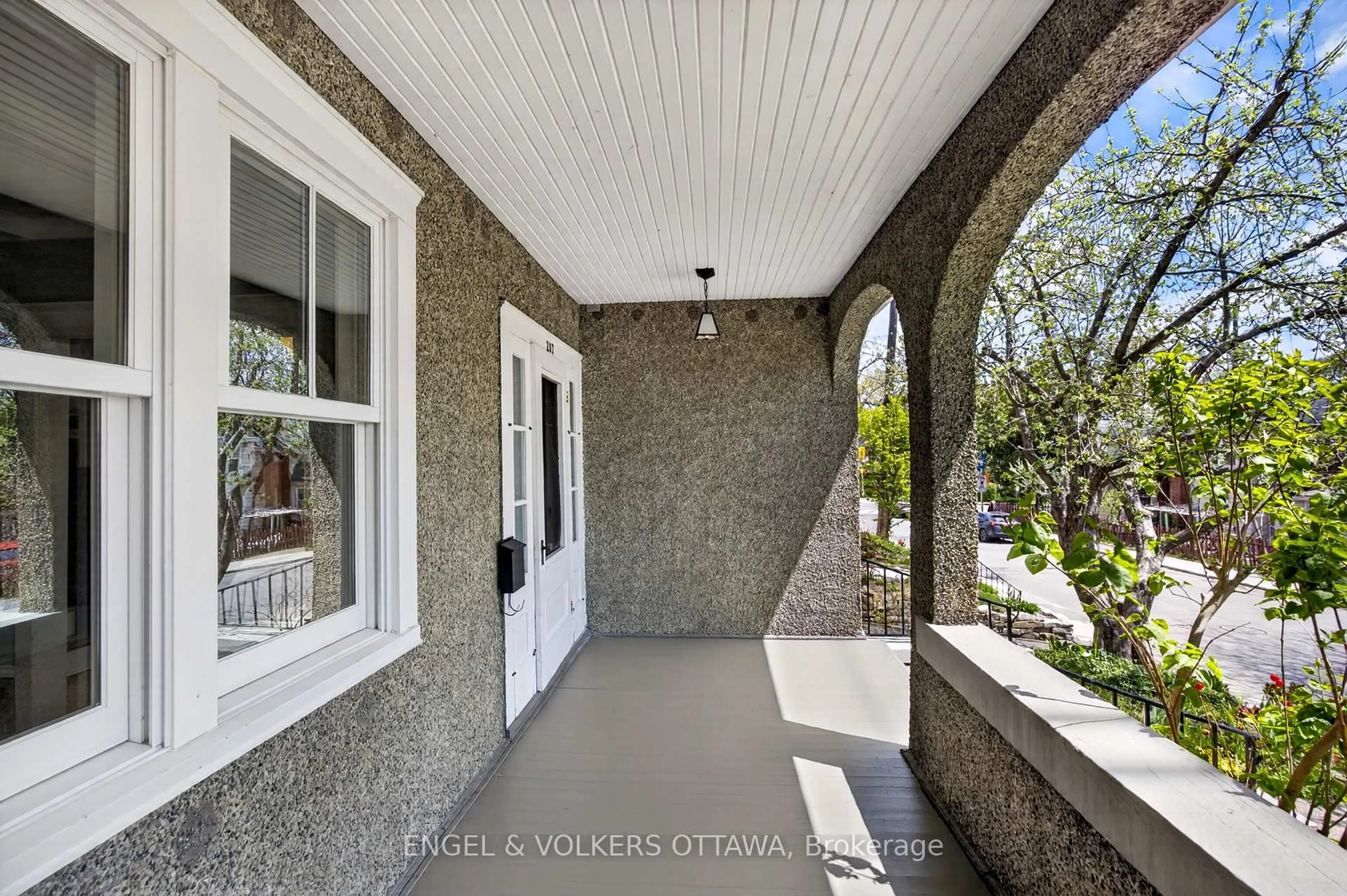Unknown for 207 Sunnyside Ave, Ottawa Ontario K1S 0R4