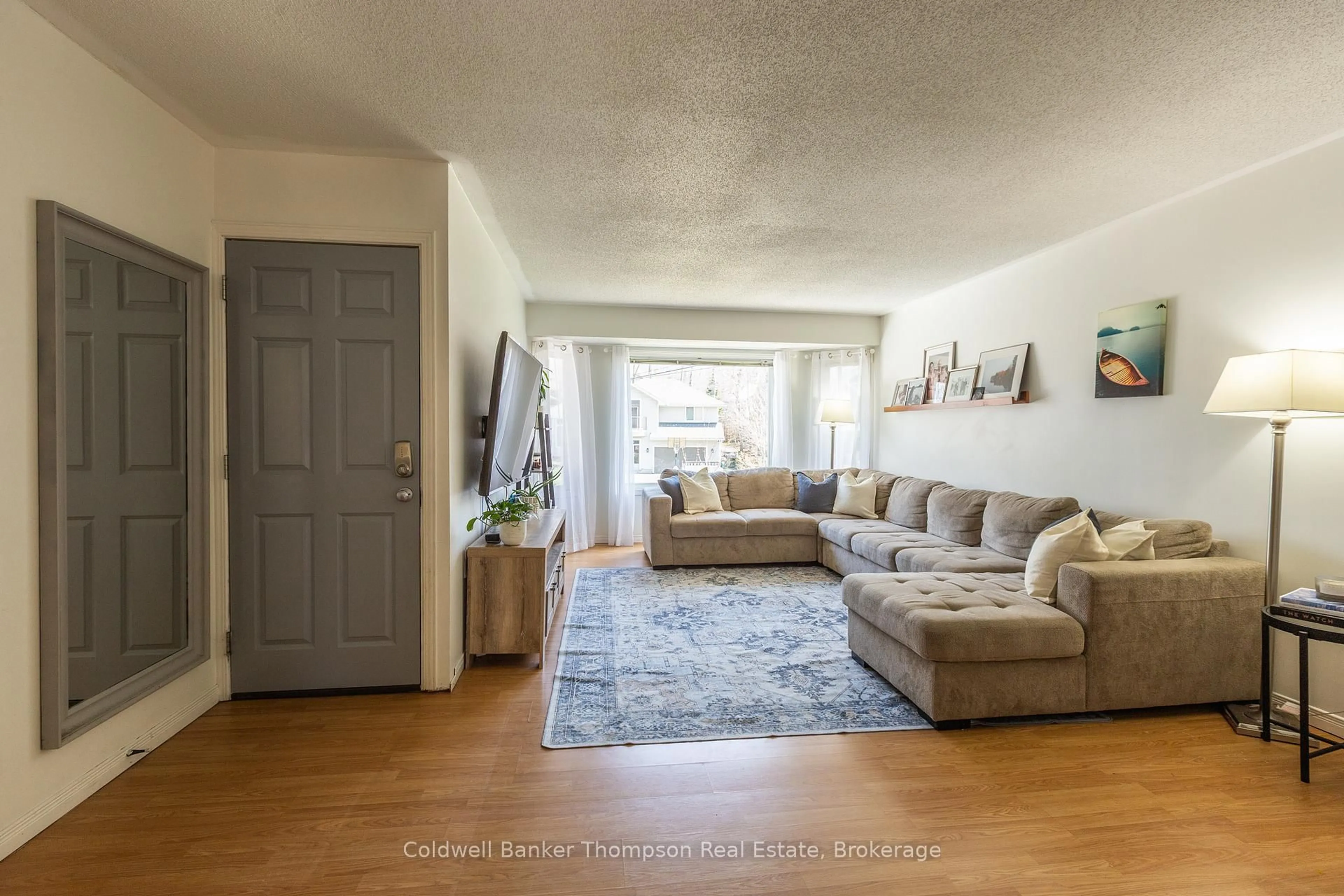 Living room with furniture, unknown for 36 Southdale Dr, Huntsville Ontario P1H 1P7