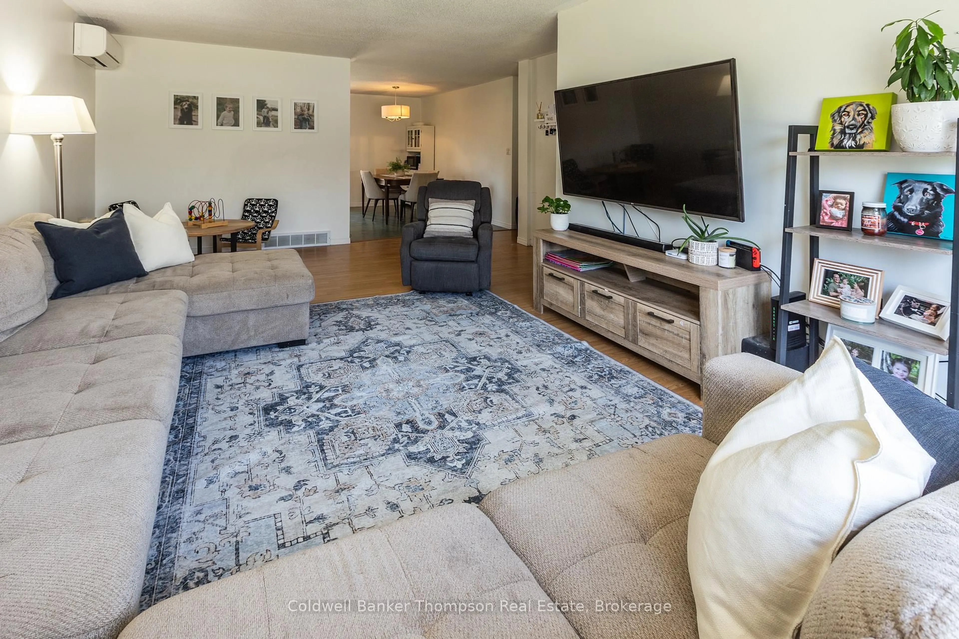 Living room with furniture, unknown for 36 Southdale Dr, Huntsville Ontario P1H 1P7