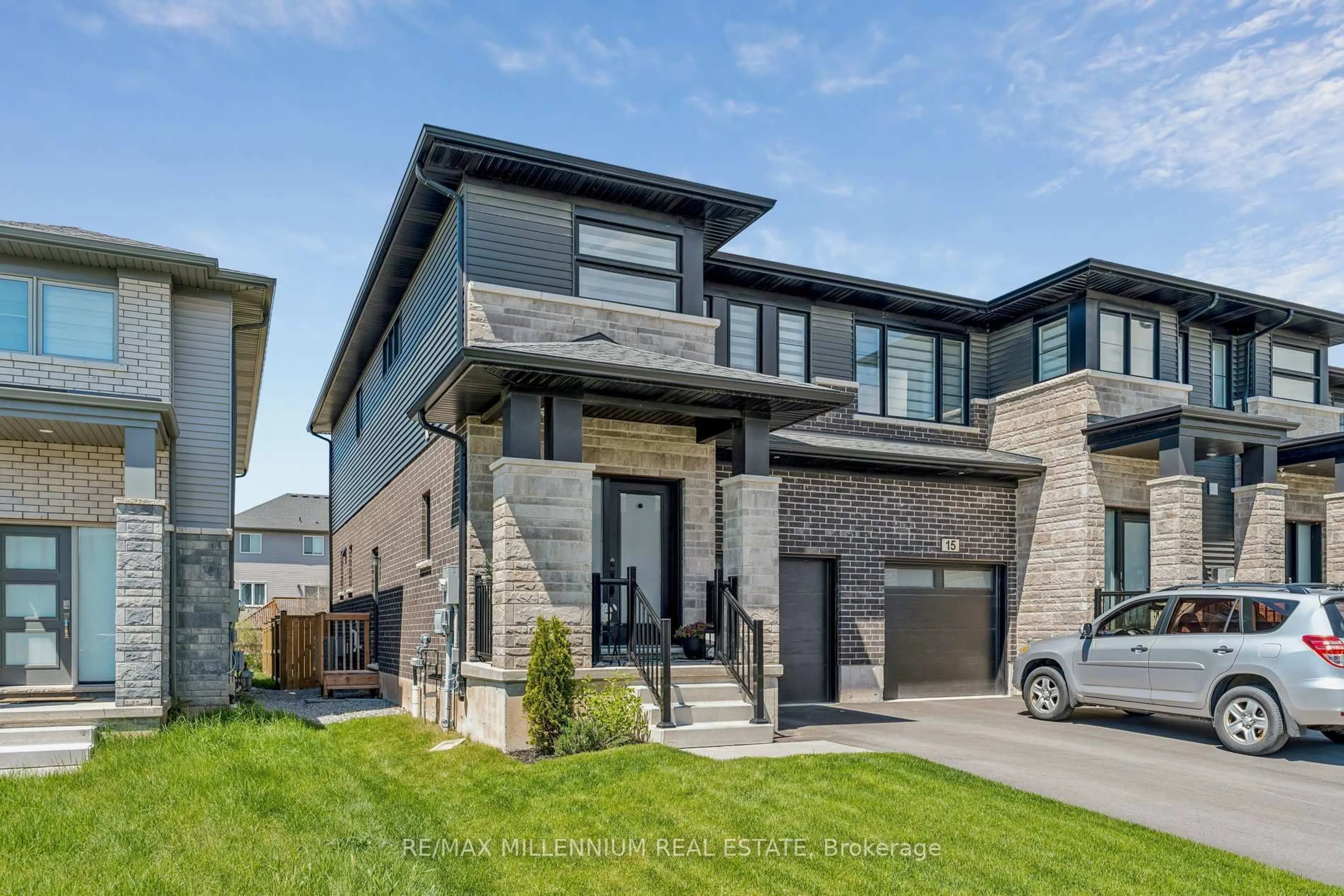 Home with brick exterior material, street for 19 Whelan Crt, Thorold Ontario L2V 0M3