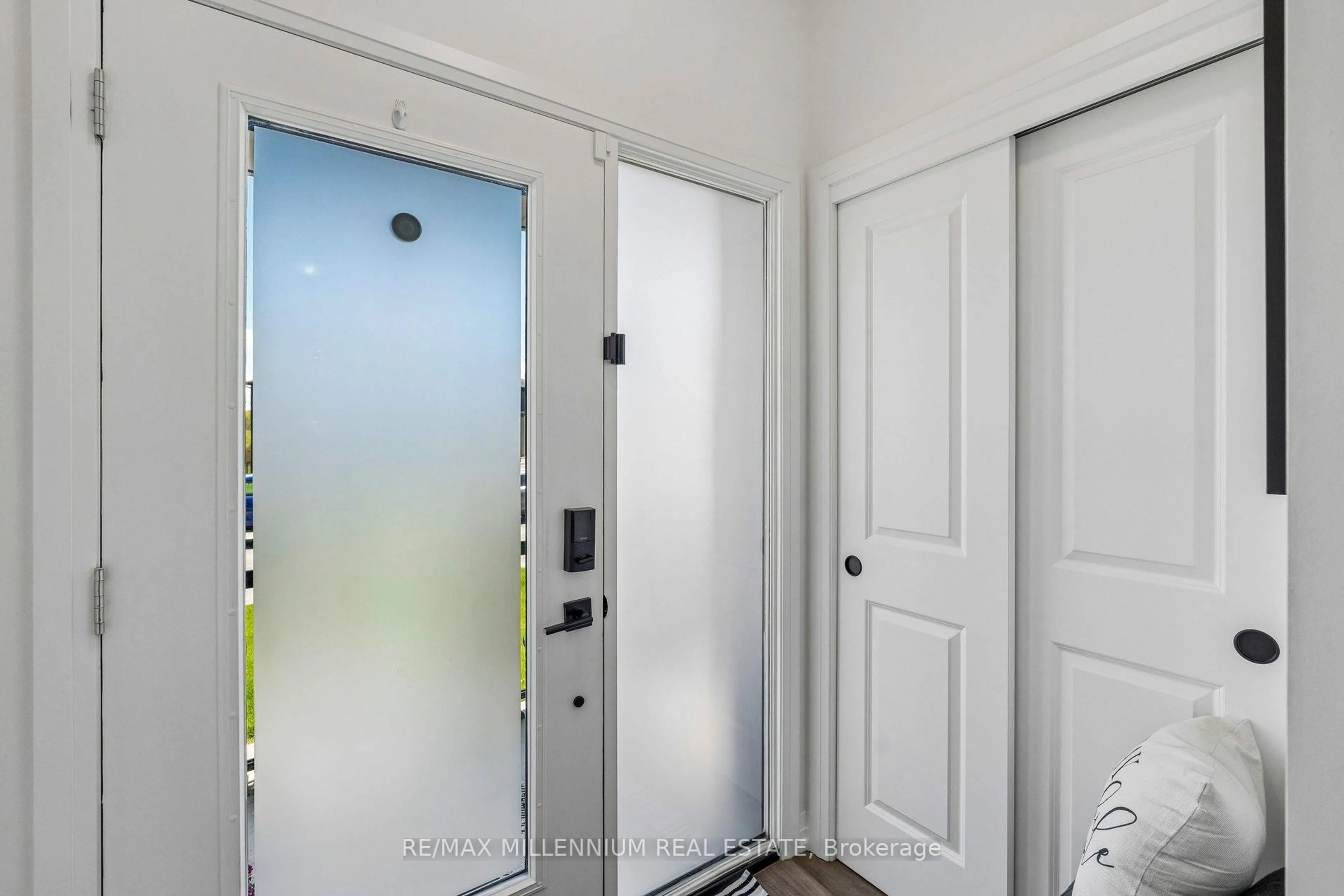 Indoor entryway for 19 Whelan Crt, Thorold Ontario L2V 0M3