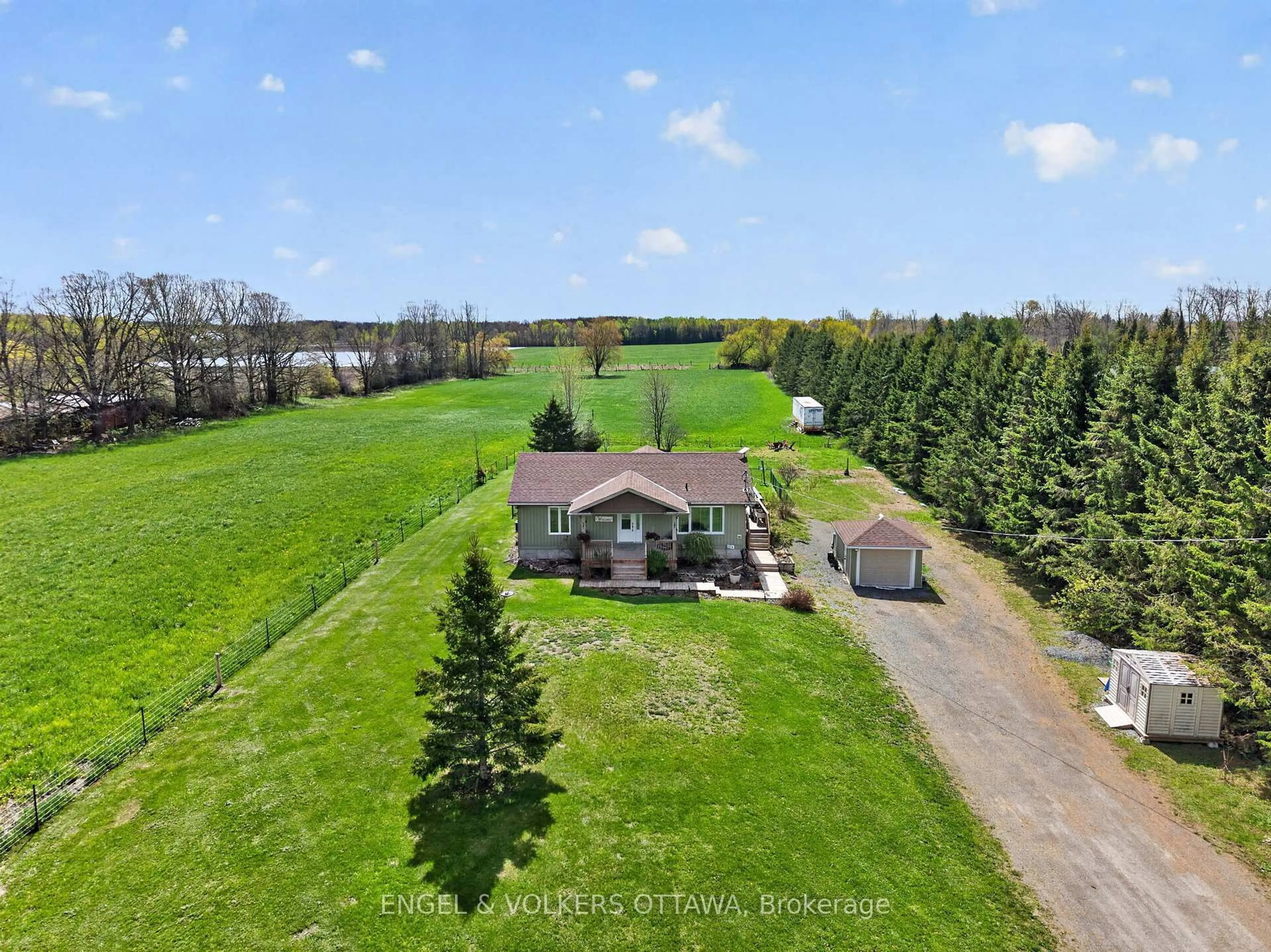 A pic from outside/outdoor area/front of a property/back of a property/a pic from drone, unknown for 6042 Dobson Lane, Richmond Ontario K0A 2Z0