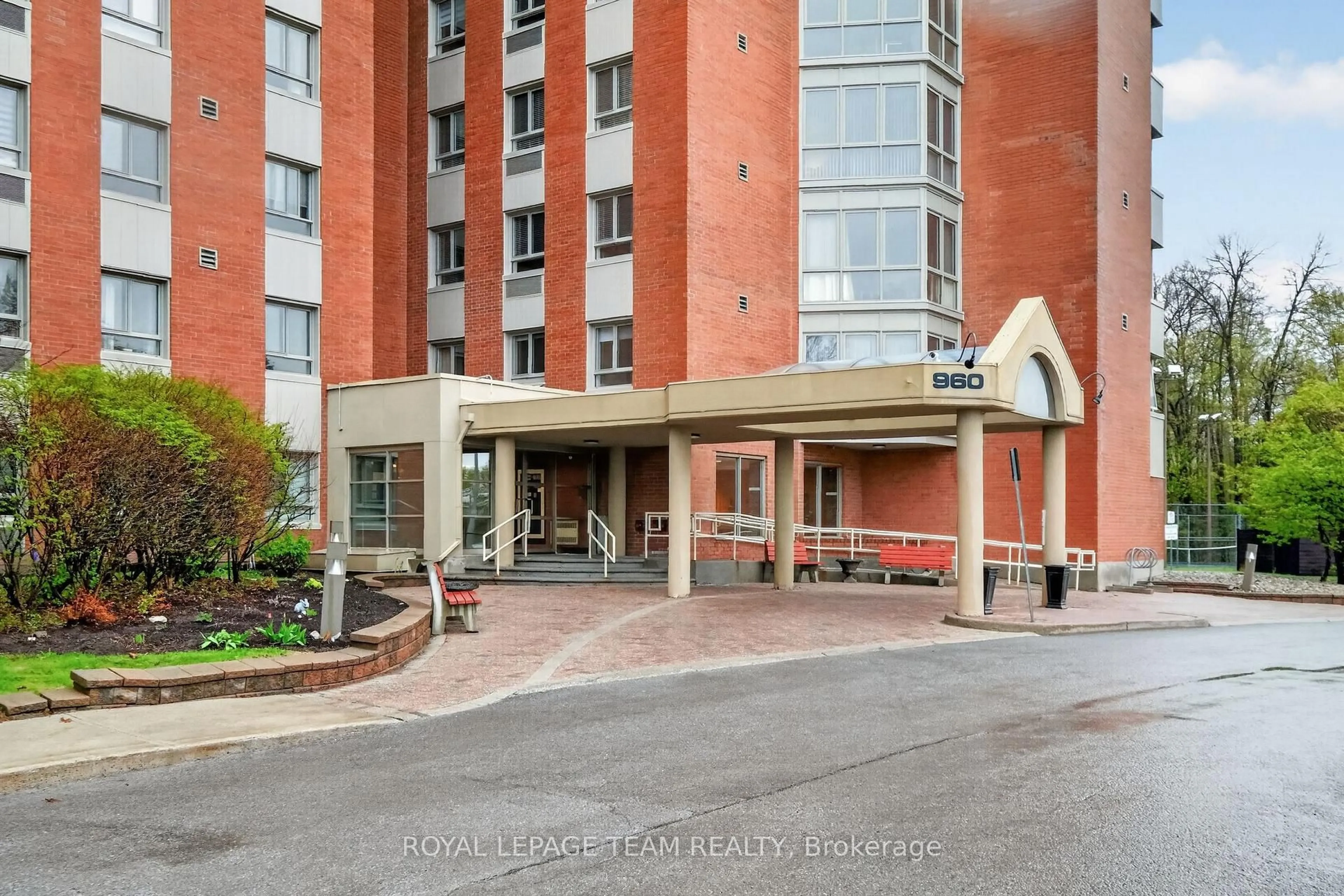 Indoor foyer for 960 TERON Rd #714, Ottawa Ontario K2K 2B6