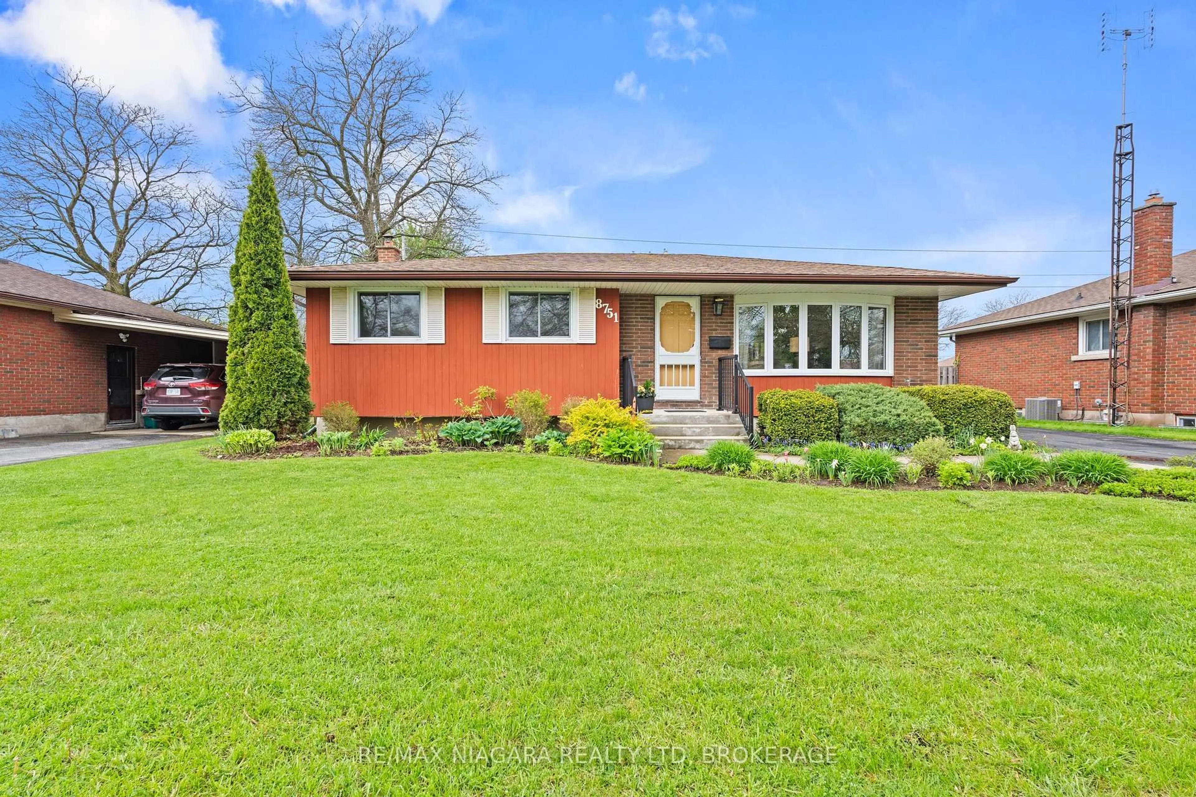Home with brick exterior material, street for 8751 Banting Ave, Niagara Falls Ontario L2G 6Z7