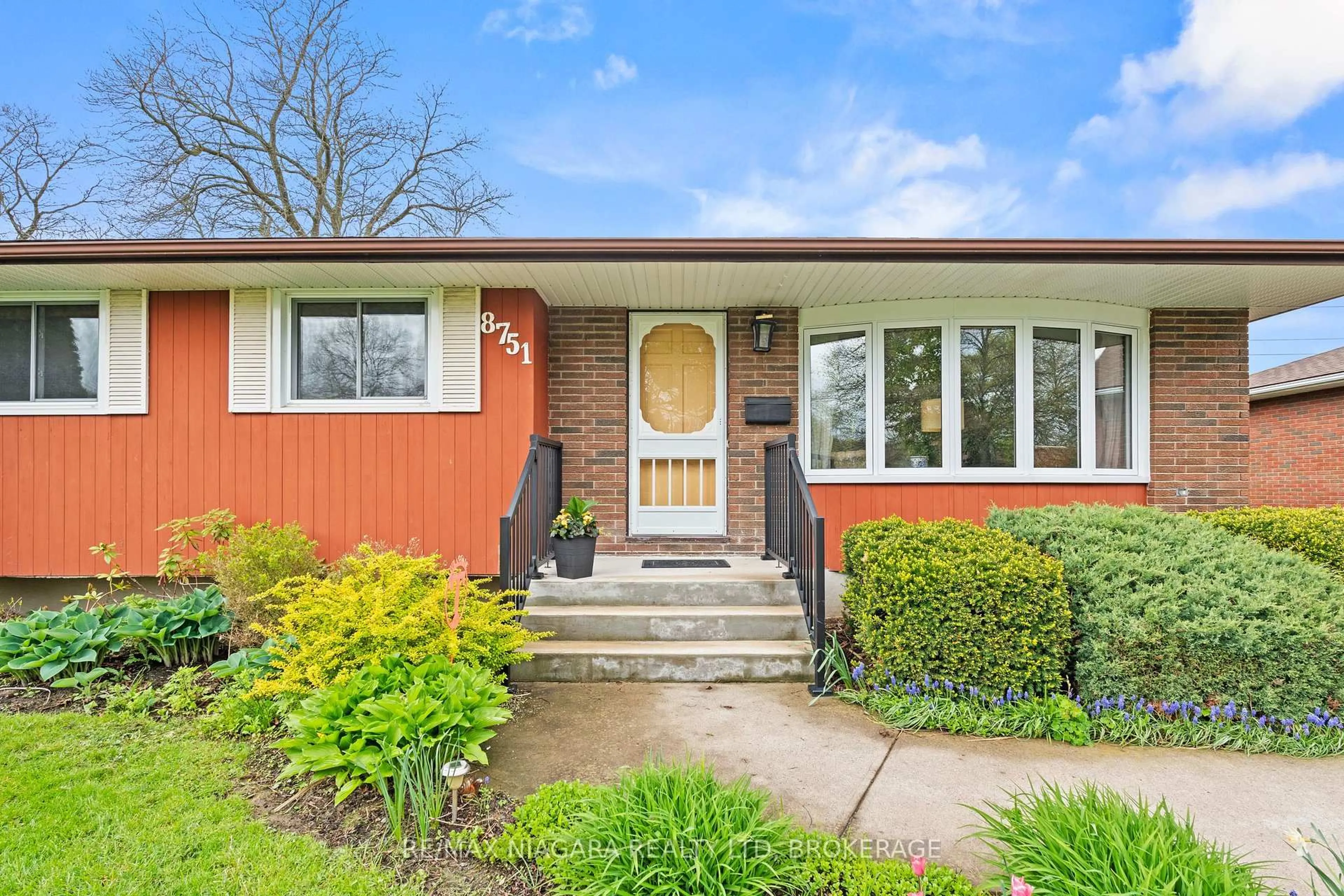 Home with brick exterior material, street for 8751 Banting Ave, Niagara Falls Ontario L2G 6Z7