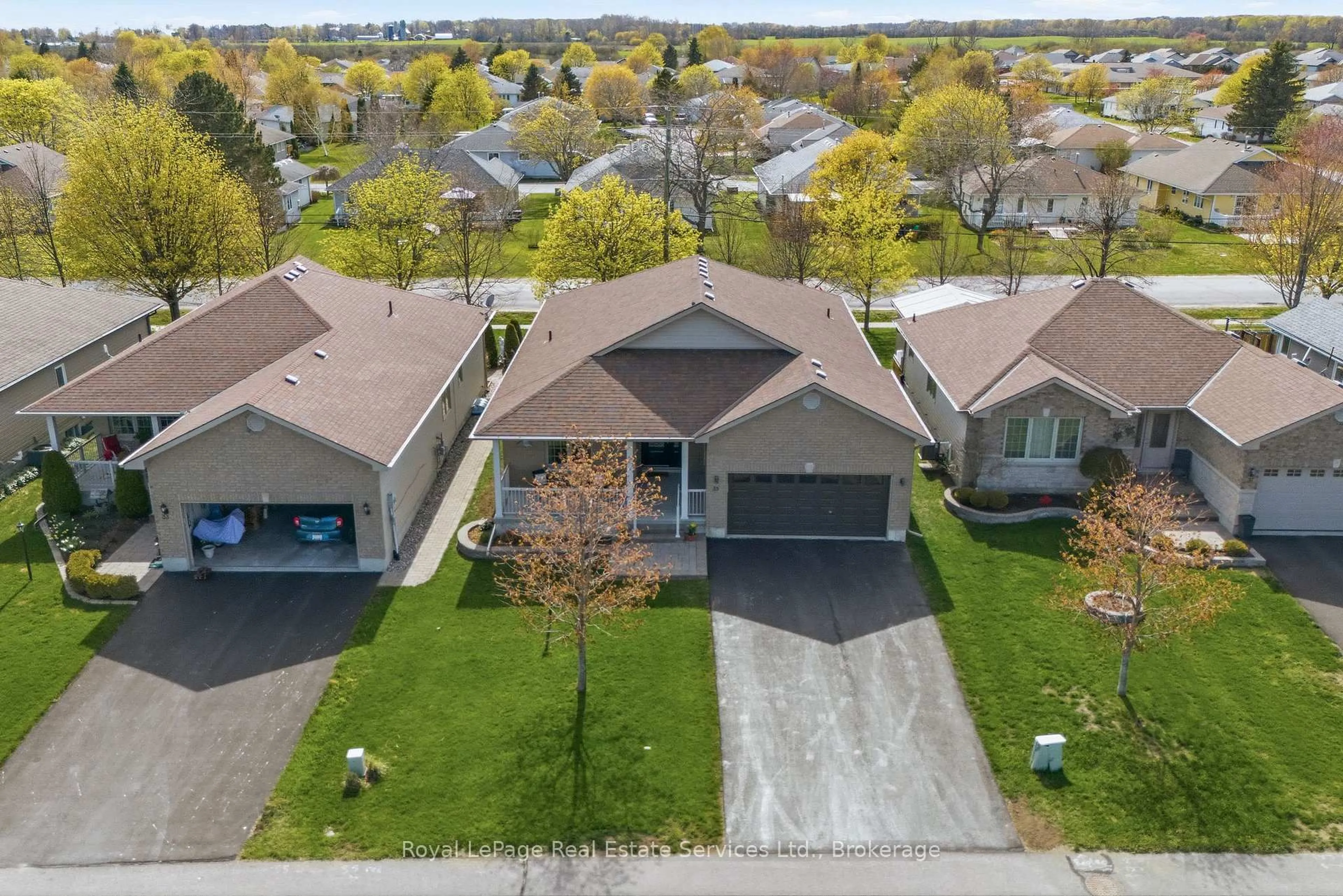 A pic from outside/outdoor area/front of a property/back of a property/a pic from drone, street for 35 Maplehurst Cres, Prince Edward County Ontario K0K 3L0