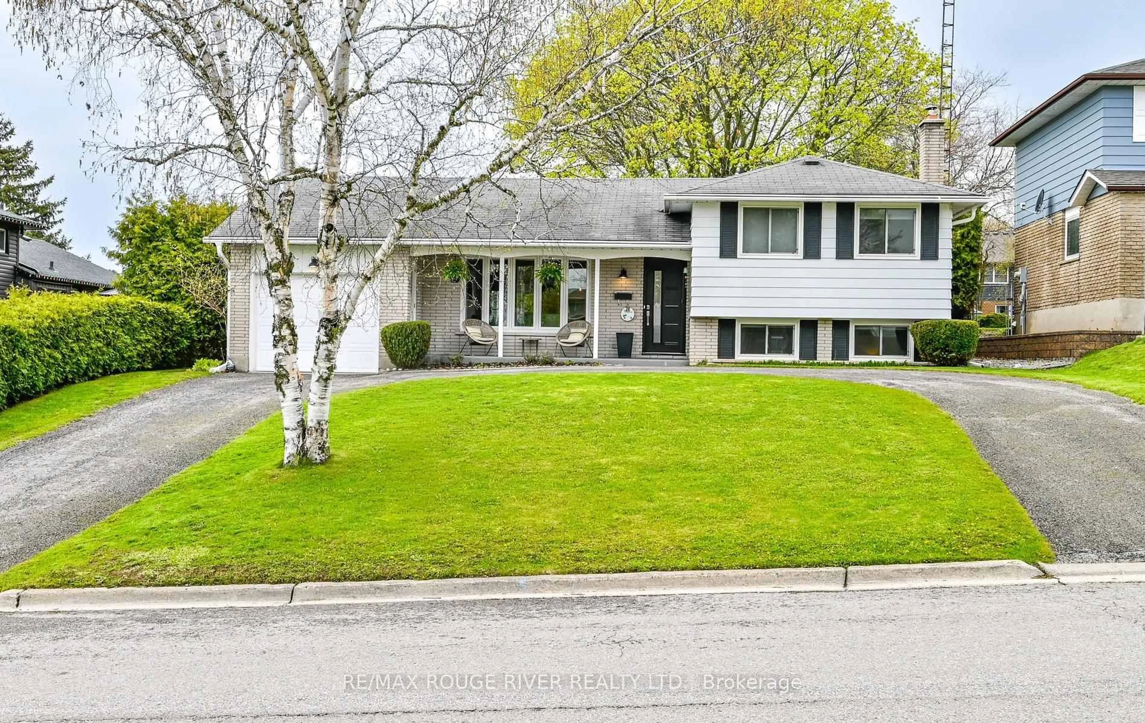 Home with vinyl exterior material, street for 78 Crossley Dr, Port Hope Ontario L1A 3T5