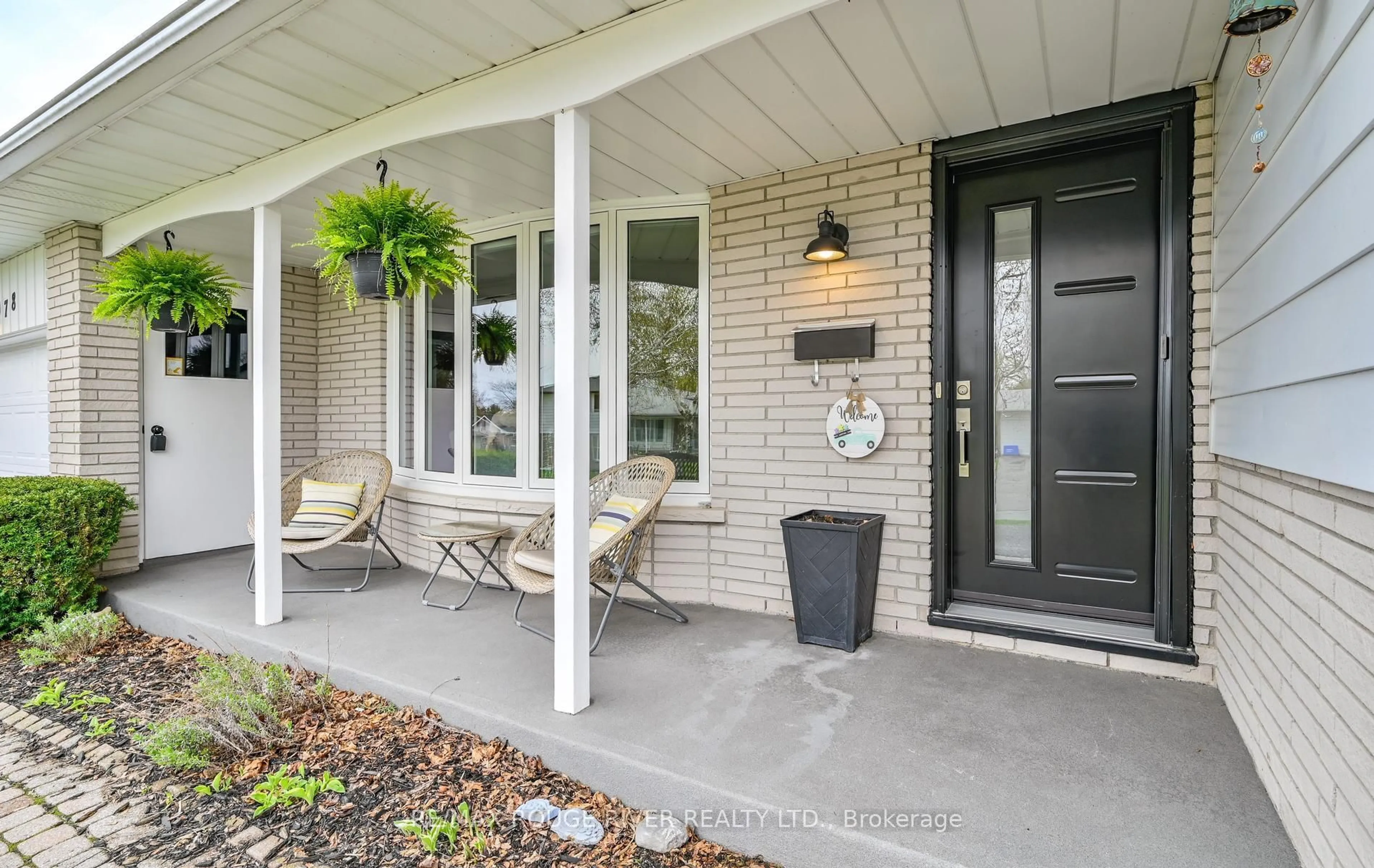 Indoor entryway for 78 Crossley Dr, Port Hope Ontario L1A 3T5