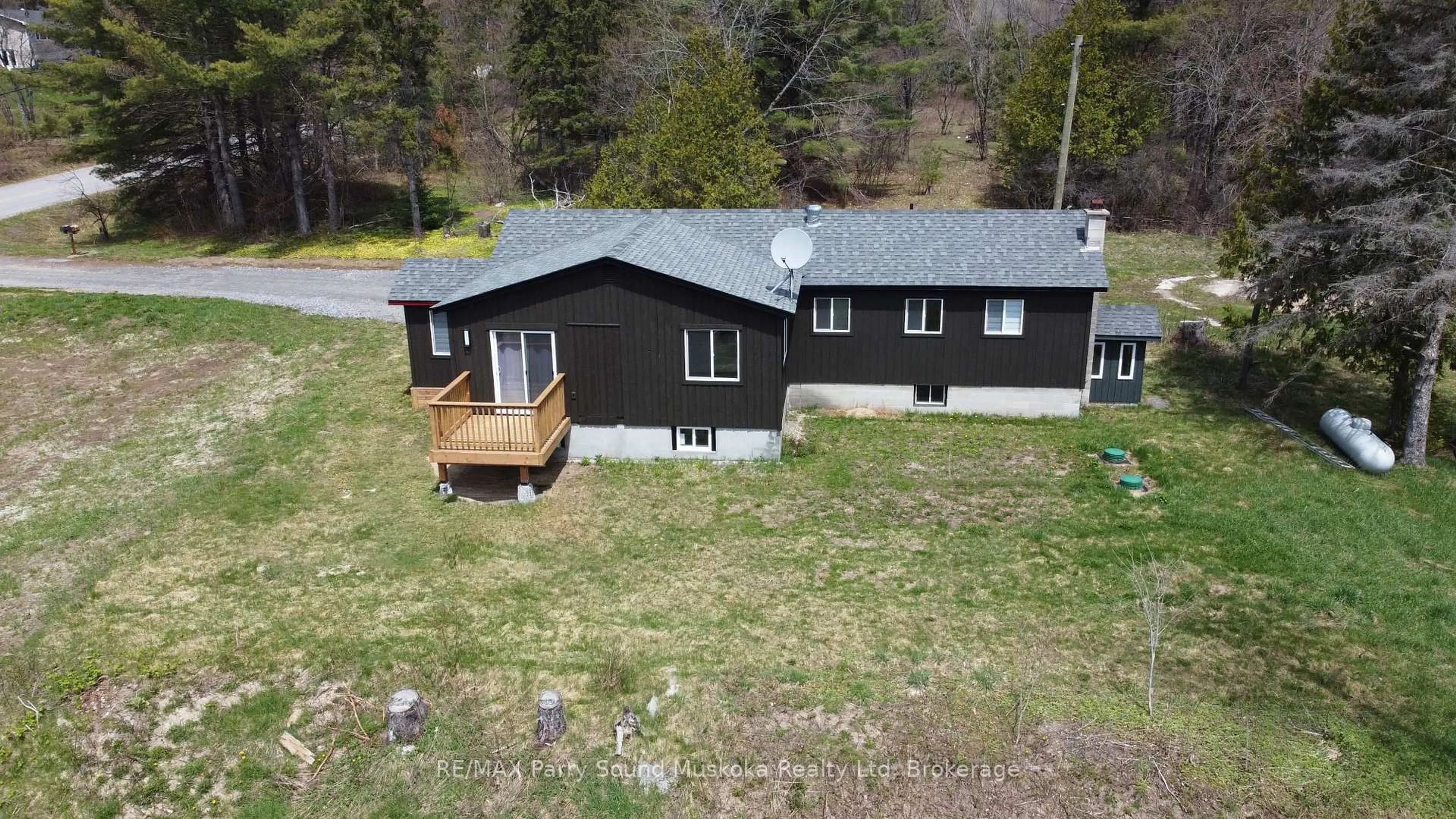 A pic from outside/outdoor area/front of a property/back of a property/a pic from drone, building for 582 Turtle Lake Rd, Seguin Ontario P0C 1J0