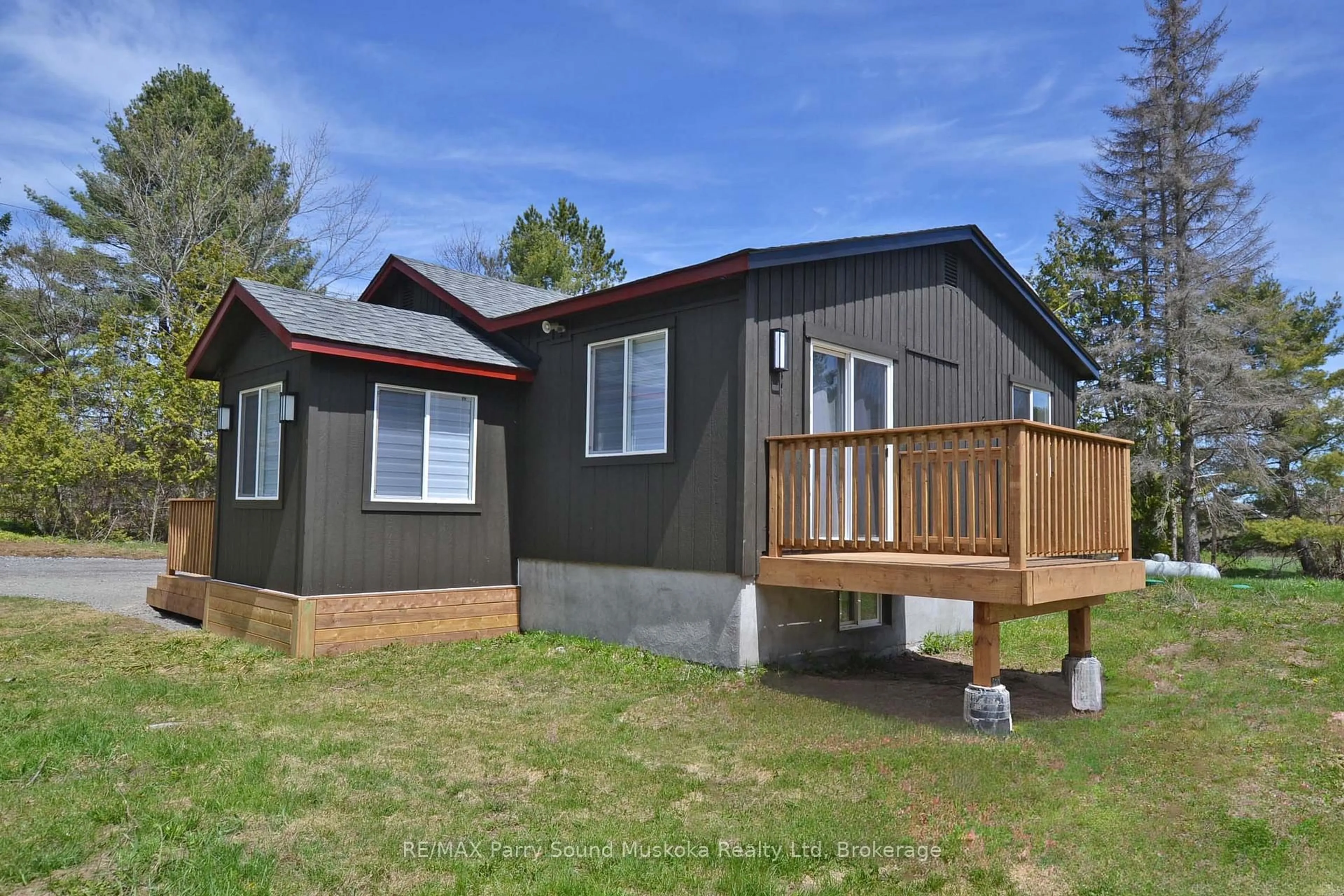 Home with vinyl exterior material, unknown for 582 Turtle Lake Rd, Seguin Ontario P0C 1J0