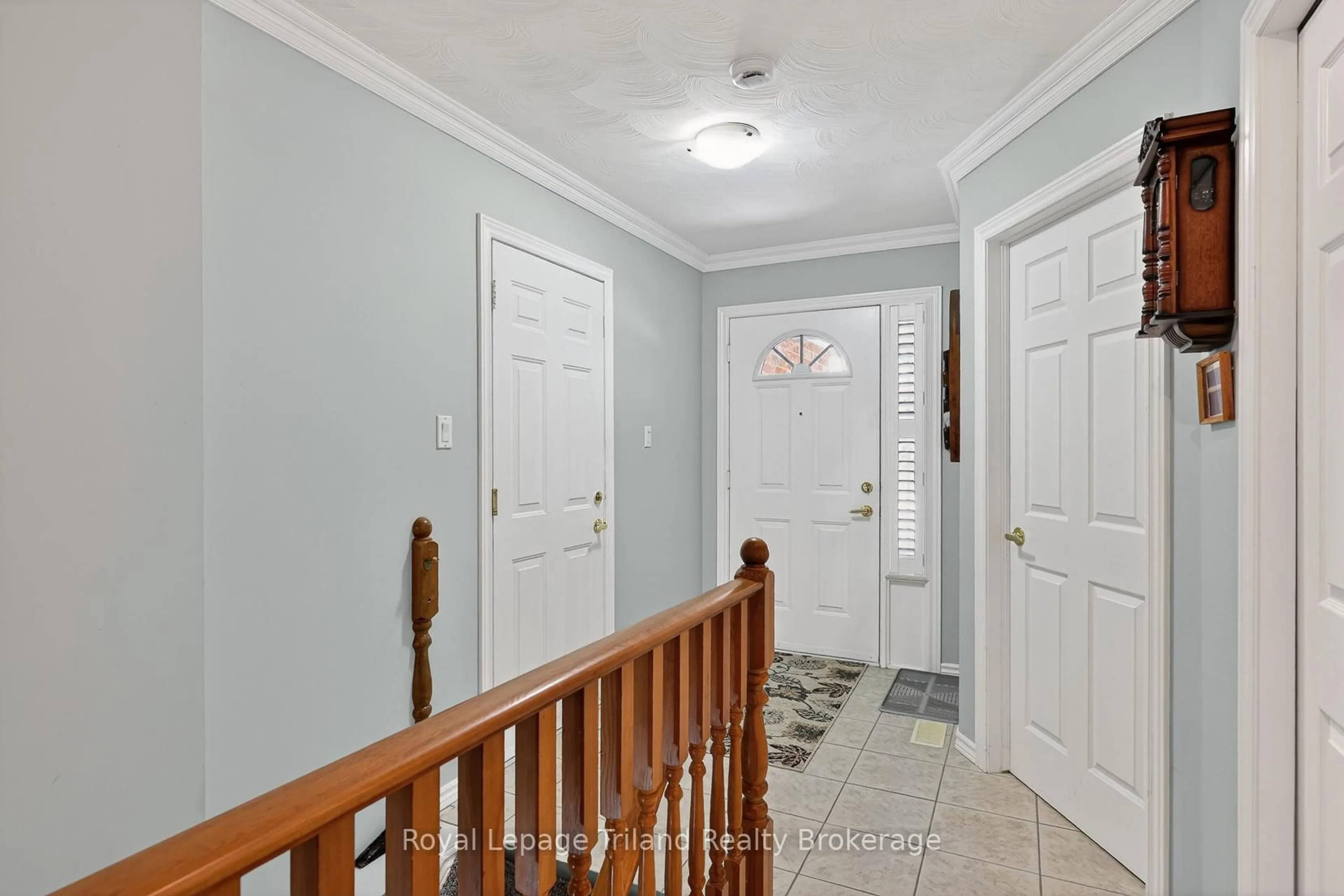 Indoor entryway for 928 Lorene St #12, Woodstock Ontario N4S 5N8